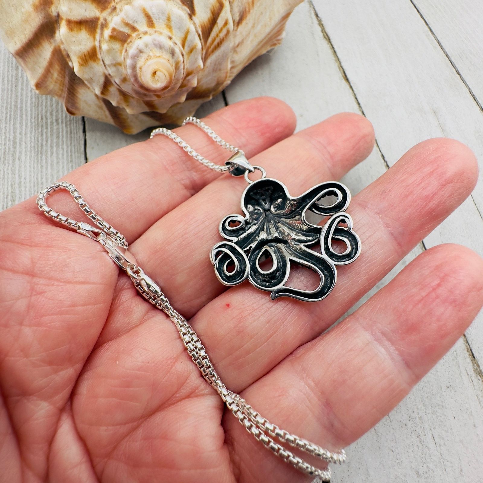 The Unbranded Brand Octopus Sterling Silver Necklace Rounded Box Chain Size ONE SIZE - 11 Thumbnail