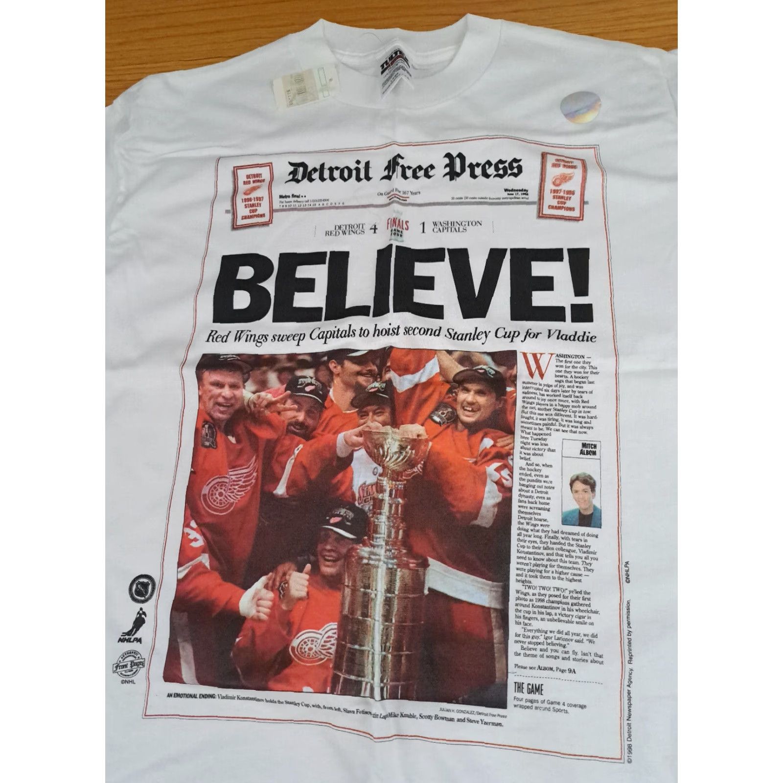 Tultex Detroit Red Wings T-Shirt NWT LG White Hockey Free Press Front Page 1998 Champions Mens L Short Sleeve Tultex Shirt Size US L / EU 52-54 / 3 - 5 Thumbnail