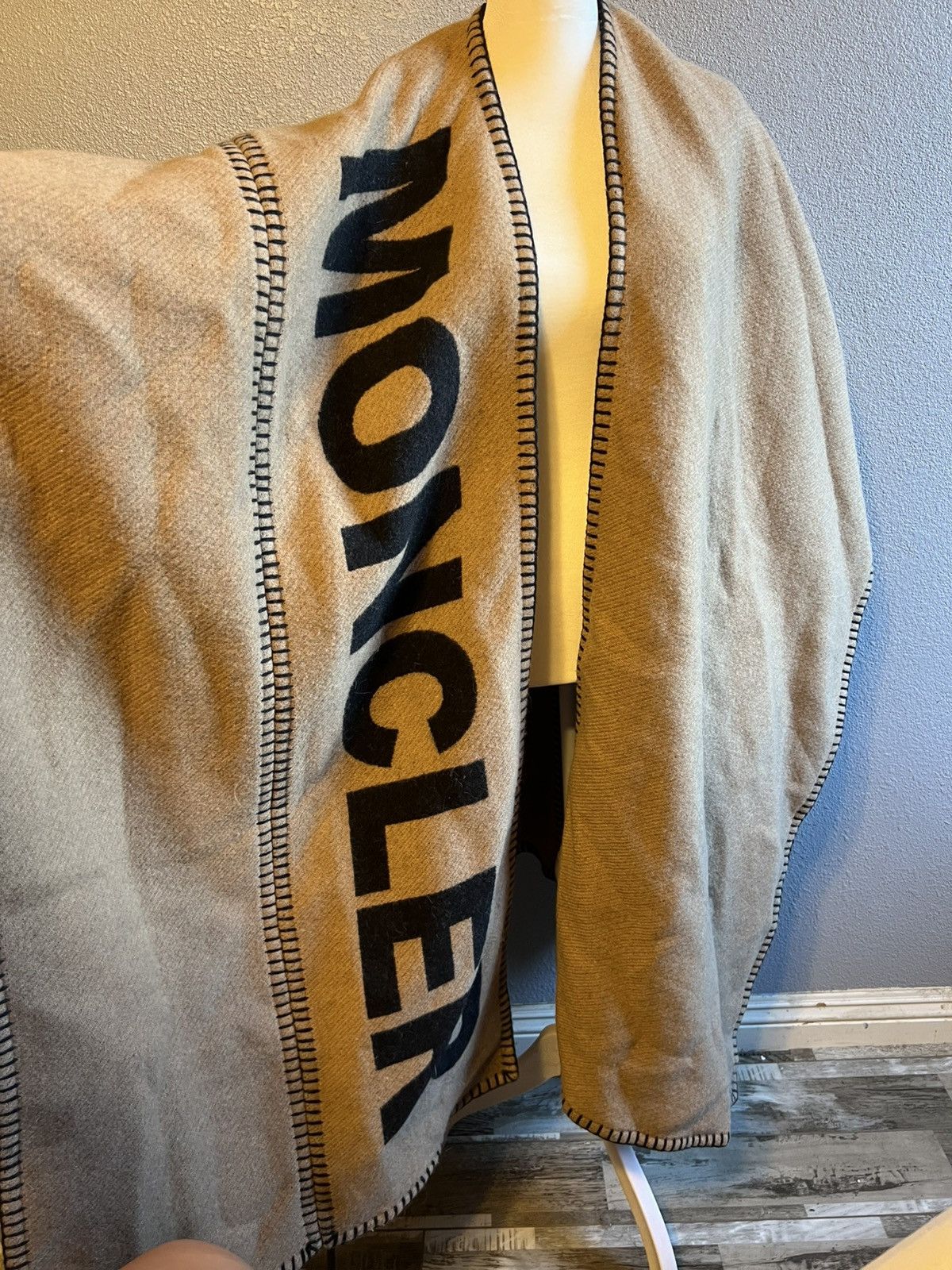 Moncler Moncler Mantella Logo Wool Blend Cape in Sand Size ONE SIZE - 2 Thumbnail