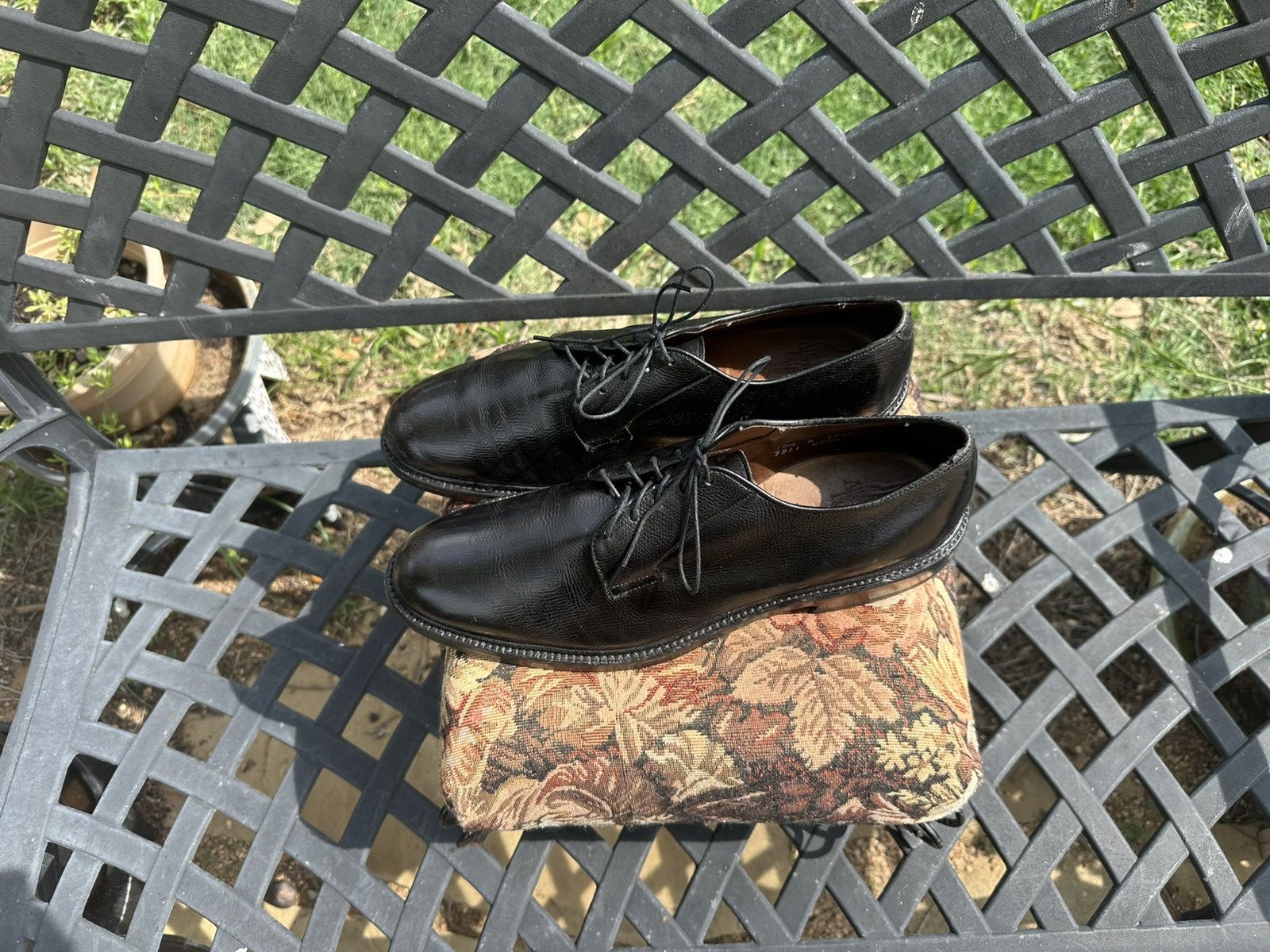 Allen Edmonds Allen Edmonds Leeds Black Leather Oxford Men's Dress Shoes Size US 10.5 / EU 43-44 - 2 Thumbnail