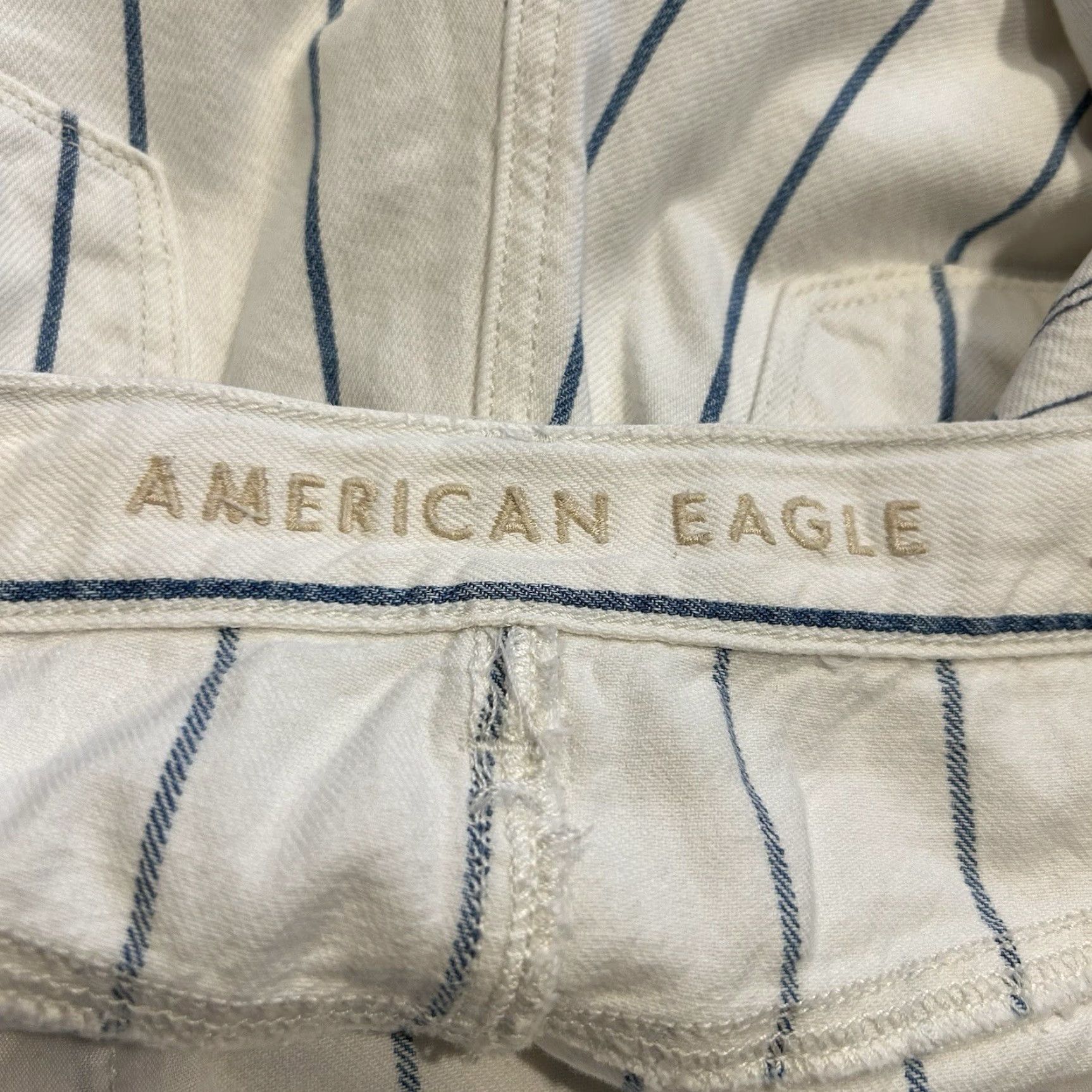 American Eagle Outfitters VINTAGE American Eagle Denim Jeans Womens 10 Blue White Pinstriped High Rise 5-Pocket Regular Inseam 25in Shoes Pockets Logo Shirt/Jeans? Size 32" / US 10 / IT 46 - 5 Thumbnail