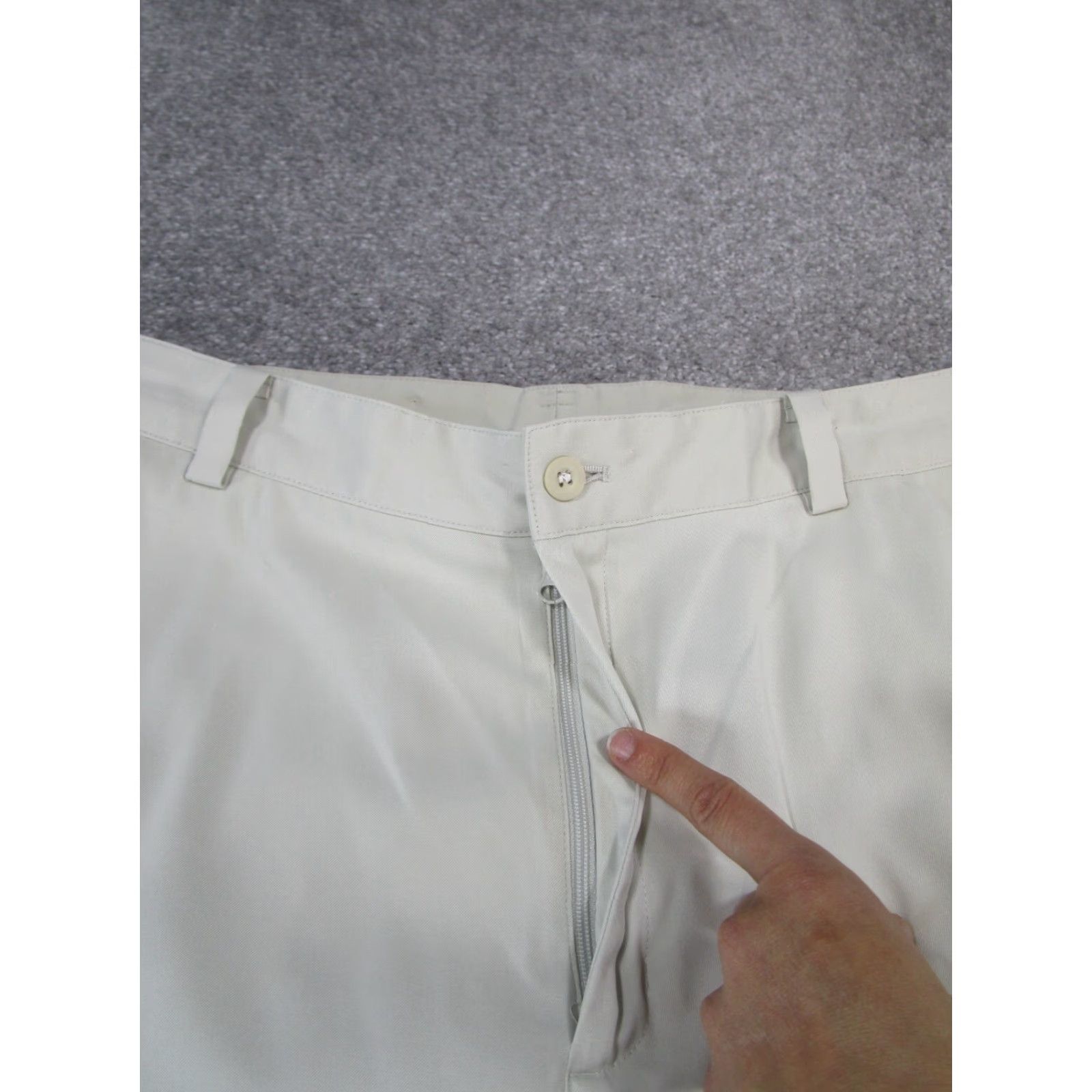 Nike Nike Golf Shorts Mens 36 Dri Fit Beige Lightweight Chino Polyester Spandex Casual Travel Workwear Mens 36 Beige Lightweight Nike Shorts Size US 36 / EU 52 - 4 Thumbnail