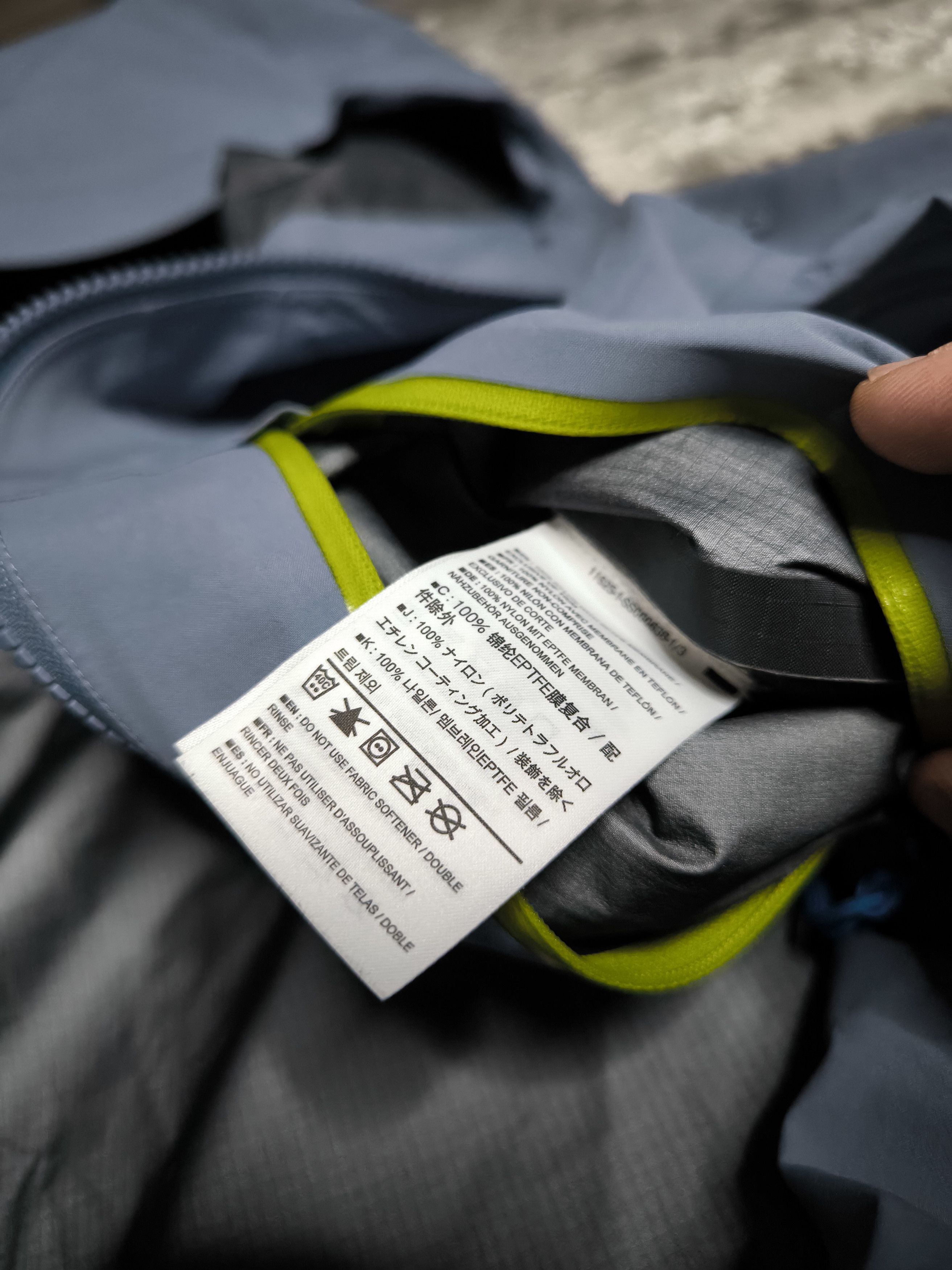 Arc'teryx Men's Arcteryx Alpha SV GORETEX PRO Jacket Size S Arc'teryx Size US S / EU 44-46 / 1 - 19 Thumbnail