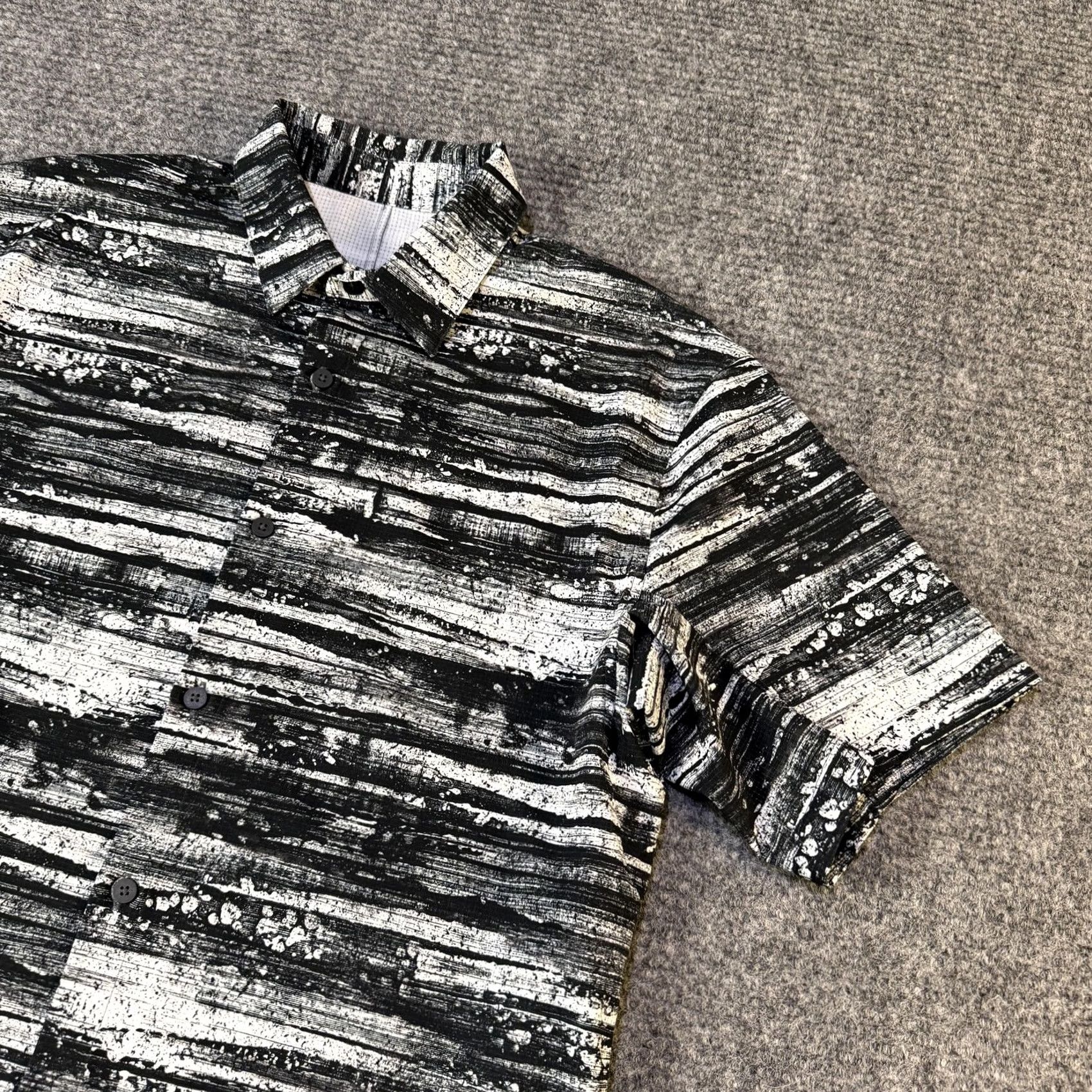 Lululemon Lululemon Shirt Mens Large Button Up Black White Short Sleeve Performance Size US L / EU 52-54 / 3 - 3 Thumbnail