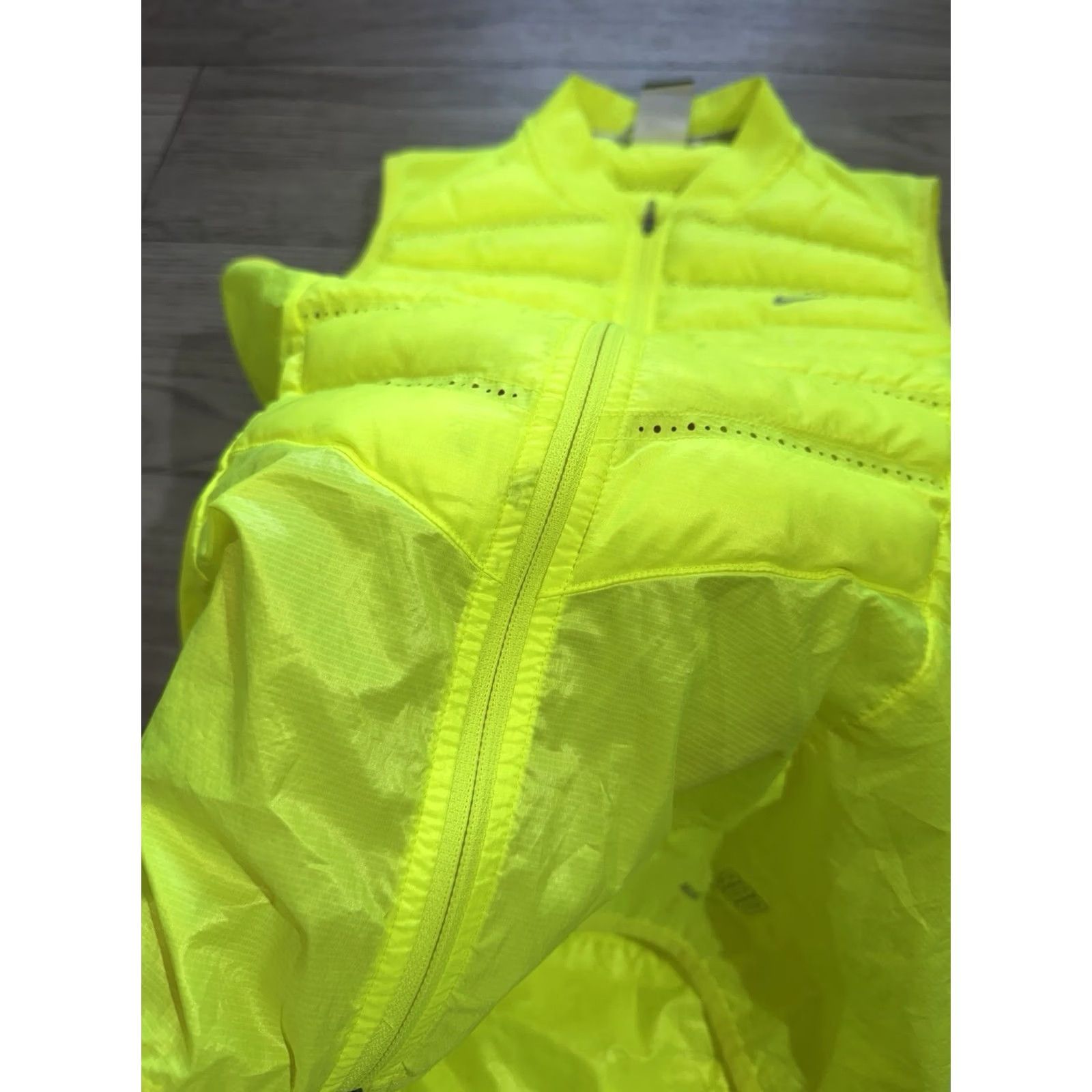 Nike Nike Vest Womens S Neon Green Aeroloft Down Puffer Running Women Size Size S / US 4 / IT 40 - 6 Thumbnail