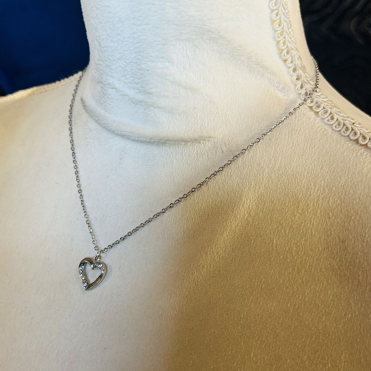 Handmade Handcrafted vintage clear rhinestone heart pendant necklace Size ONE SIZE - 3 Thumbnail