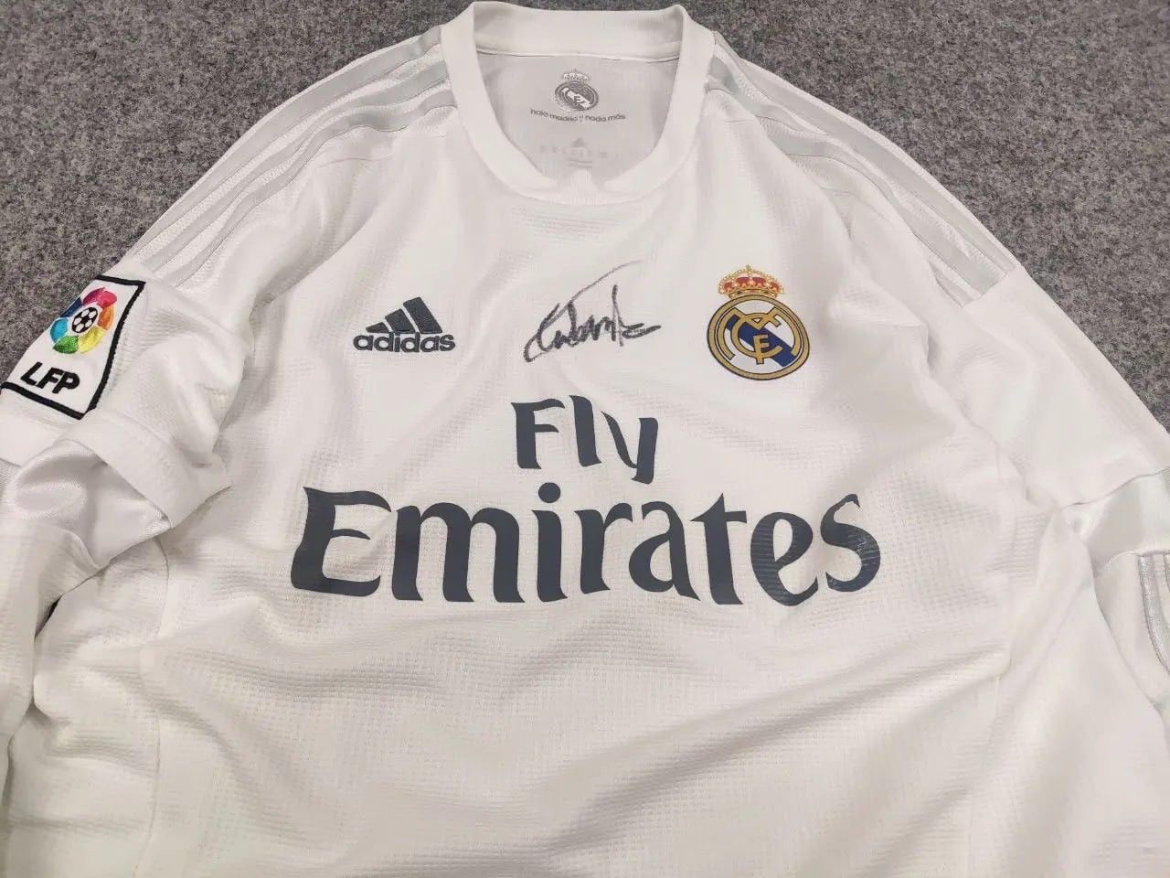 Adidas Aut 2015-16 Adidas Real Madrid Long Sleeve Jersey Shirt Home Size US M / EU 48-50 / 2 - 9 Thumbnail