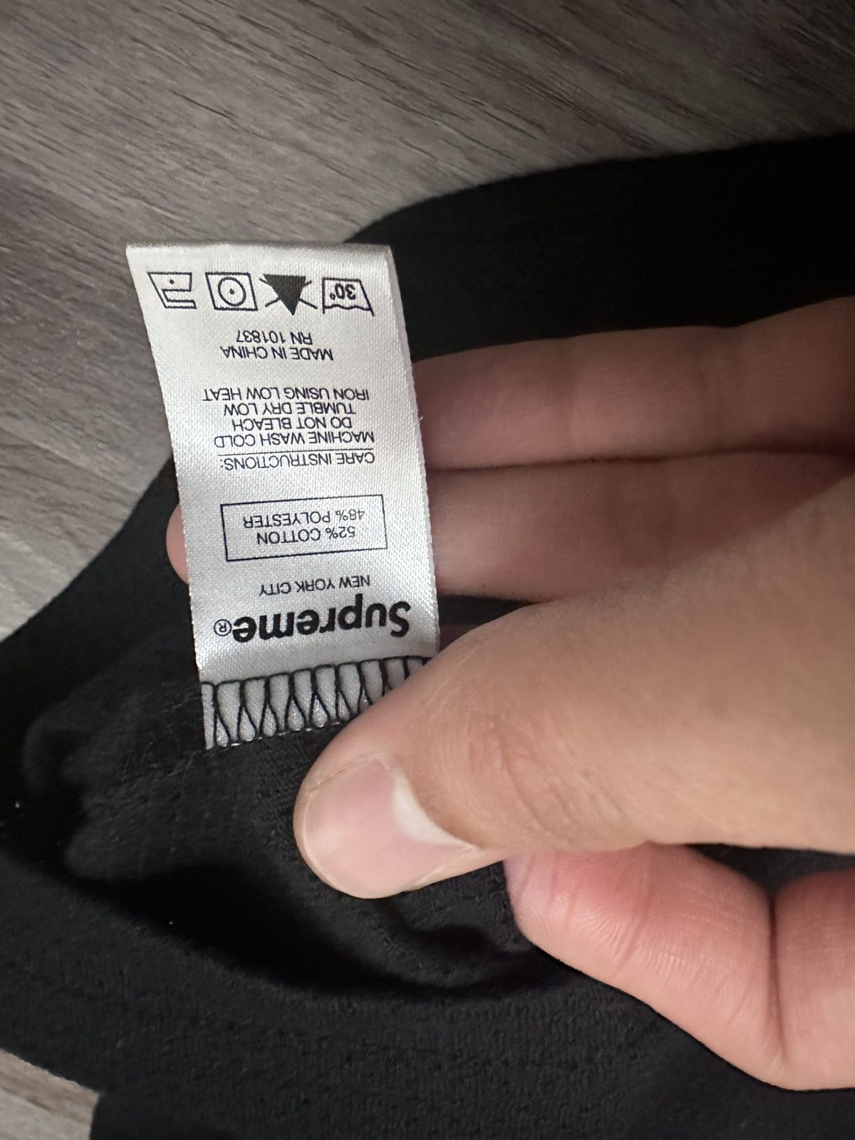 Supreme Supreme Cotton Mesh Gradient Logo S/S Top Size US L / EU 52-54 / 3 - 7 Thumbnail