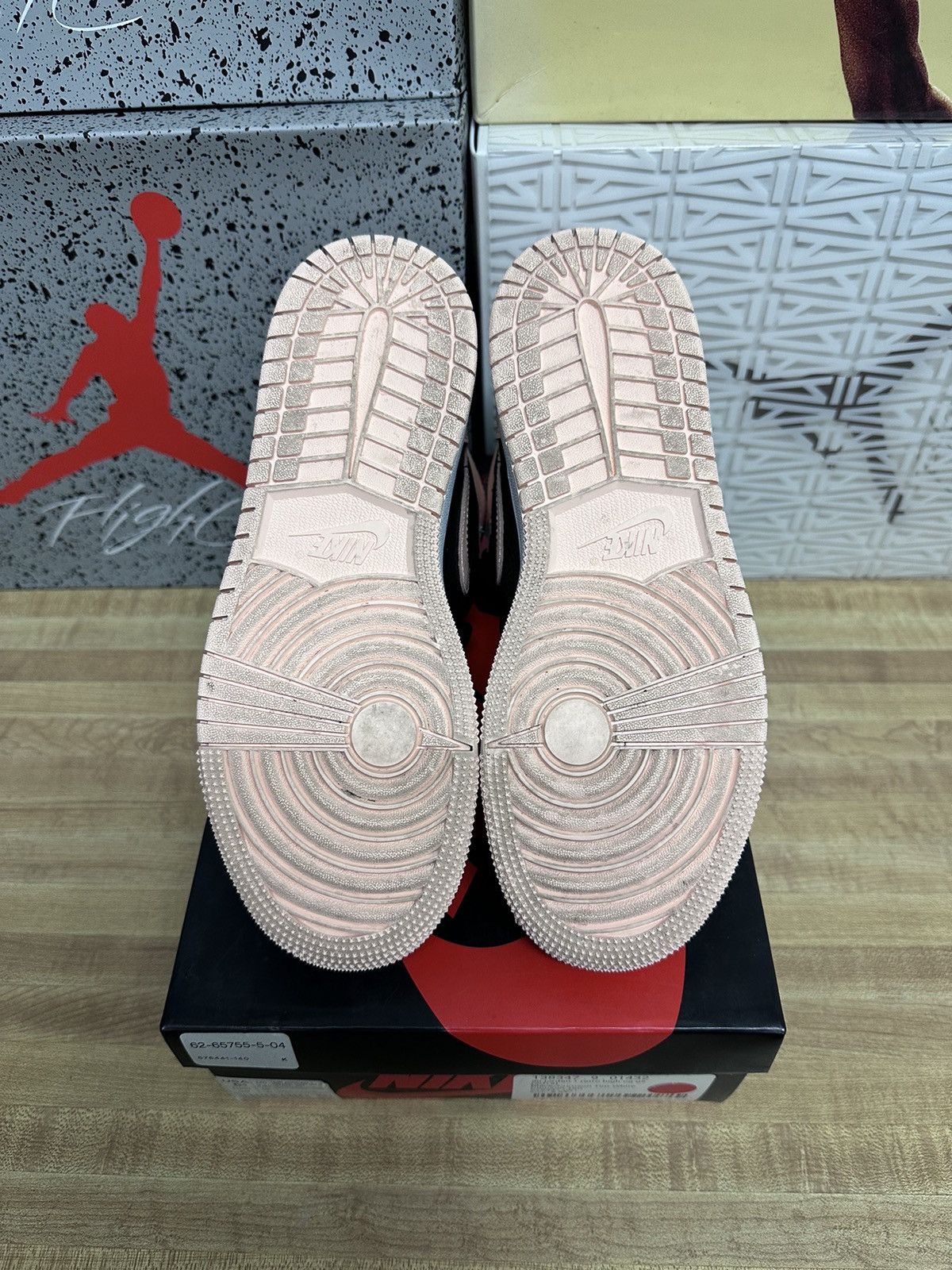 Jordan Brand Air Jordan 1 Retro High OG GS Crimson Tint Size US 5.5 / EU 38 - 5 Thumbnail