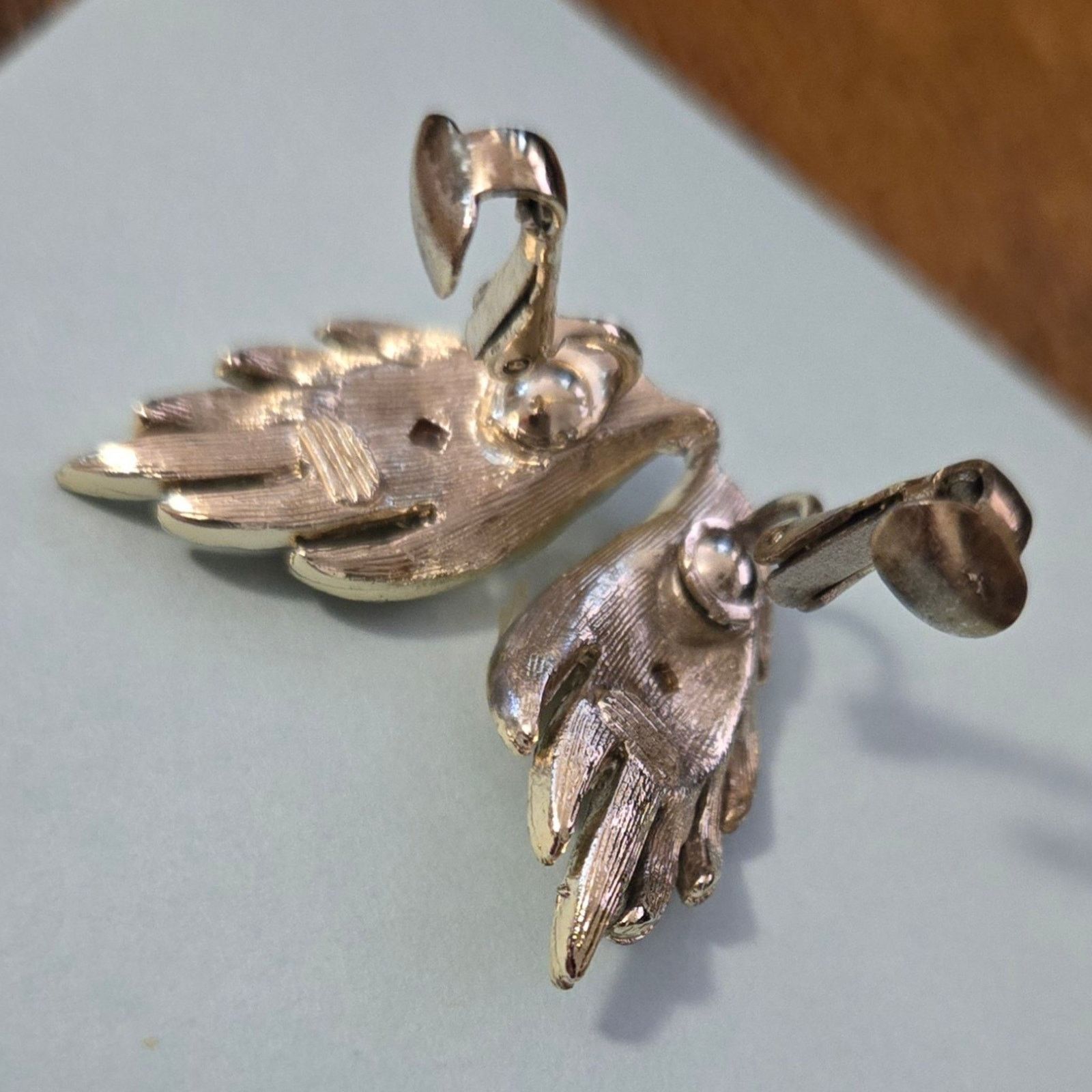 Pieces Uniques Vintage CORO Pegasus Signed Gold Leaf Clip-on Earrings Size ONE SIZE - 11 Thumbnail