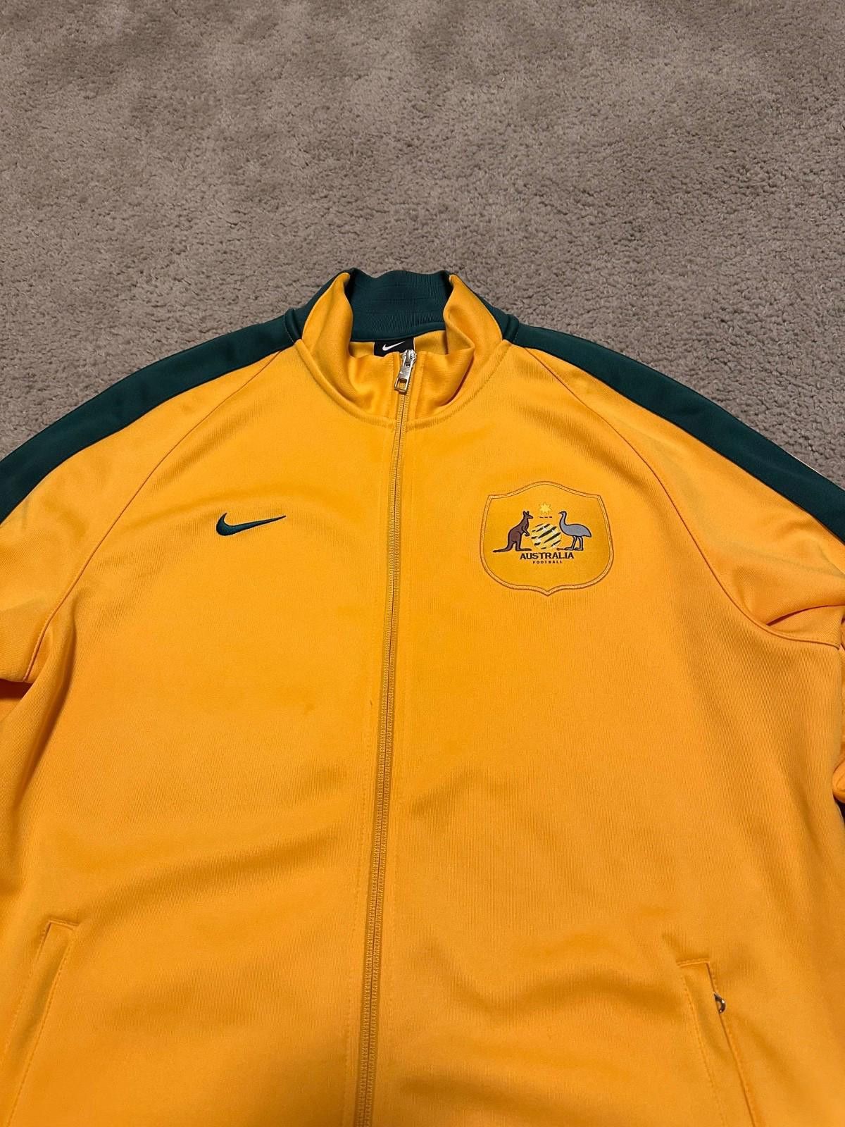 Nike AUSTRALIA N98 AUTHENTIC FOOTBAL SOCCER JACKET NIKE sz XL Size US XL / EU 56 / 4 - 4 Thumbnail