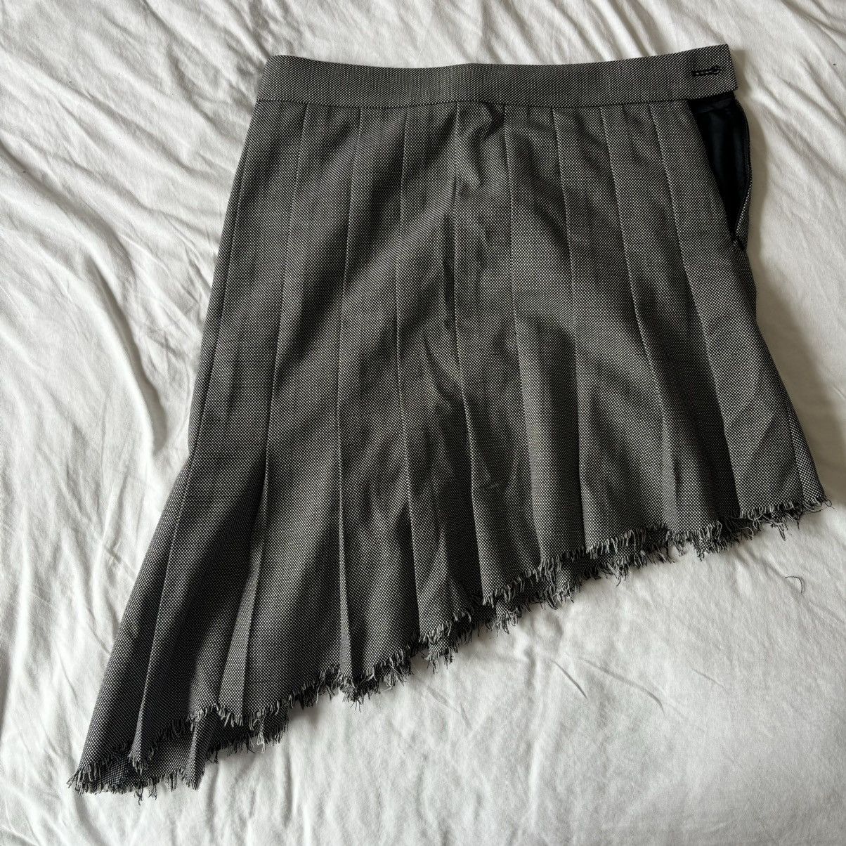Helmut Lang helmut lang asymmetrical pleated skirt Size 30" / US 8 / IT 44 - 1 Thumbnail