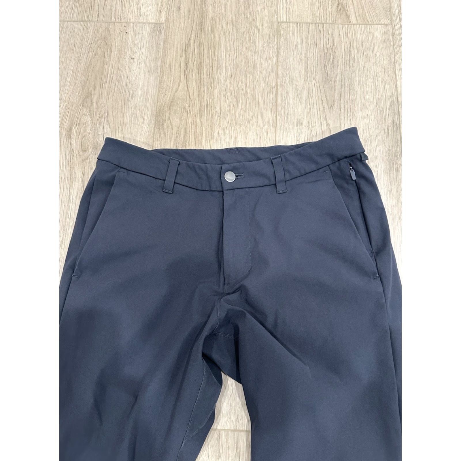 Lululemon Lululemon Pants Slim Commission 31x28.5 Grey Chino Men's Regular Slim Tapered Inseam 28.5 Flat Front Cordura? No, but keep original terms: Size US 31 - 4 Thumbnail