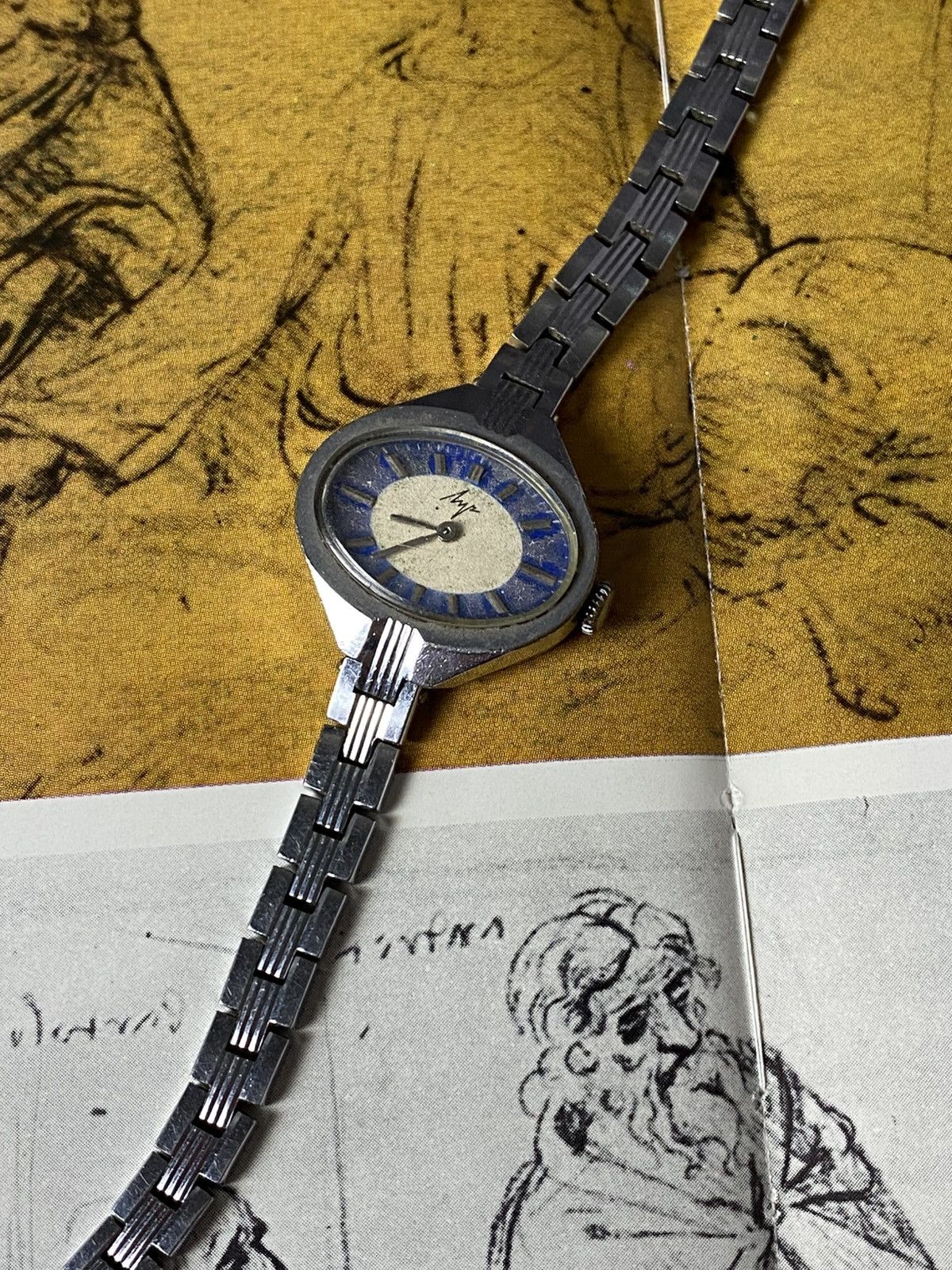 Hysteric Glamour Luch Blue Dial Watch Vintage Retro Rare USSR Size ONE SIZE - 5 Thumbnail