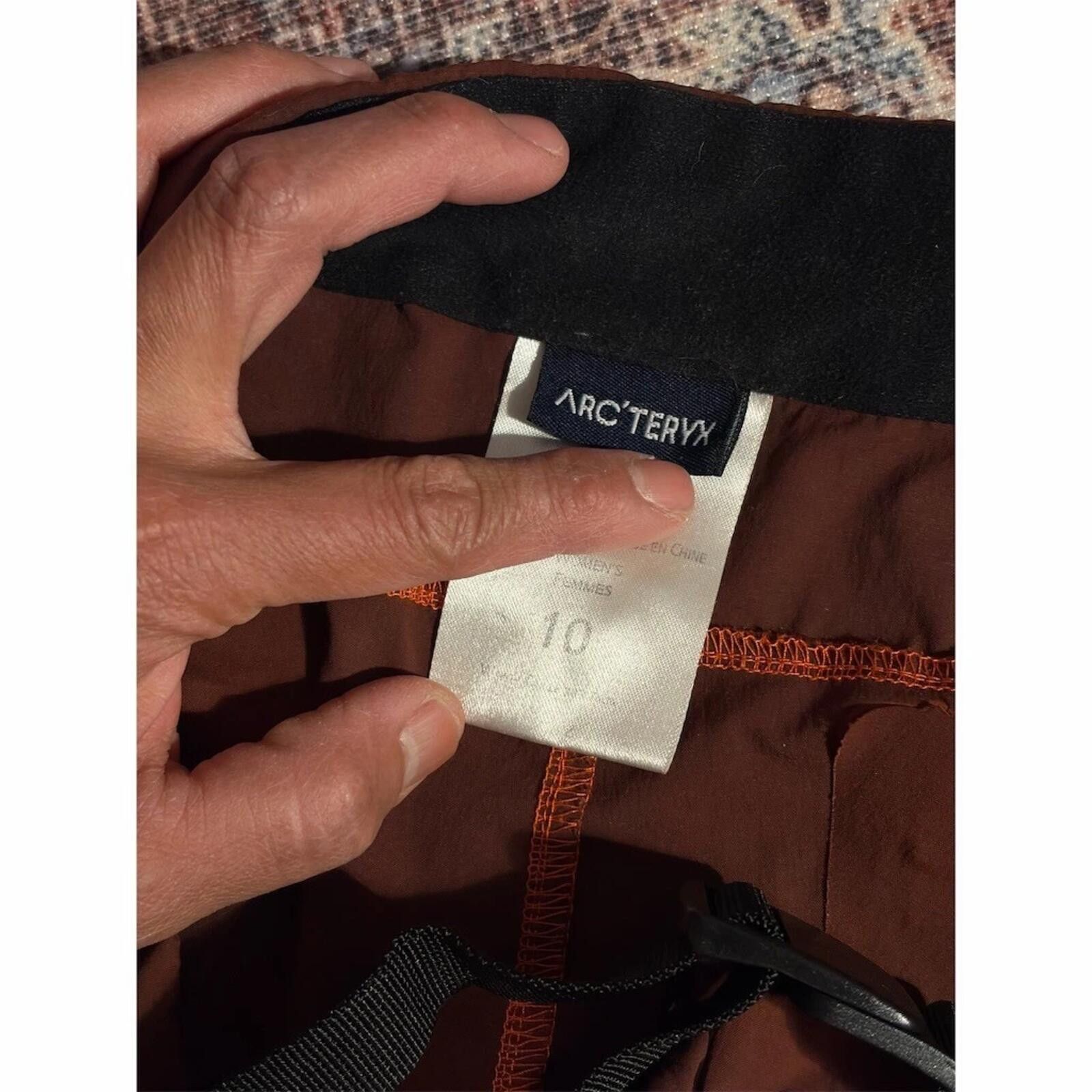 Arc'teryx Arcteryx Women’s 10 Cargo Capri Terracotta Hiking Pants Size 32" / US 10 / IT 46 - 4 Thumbnail