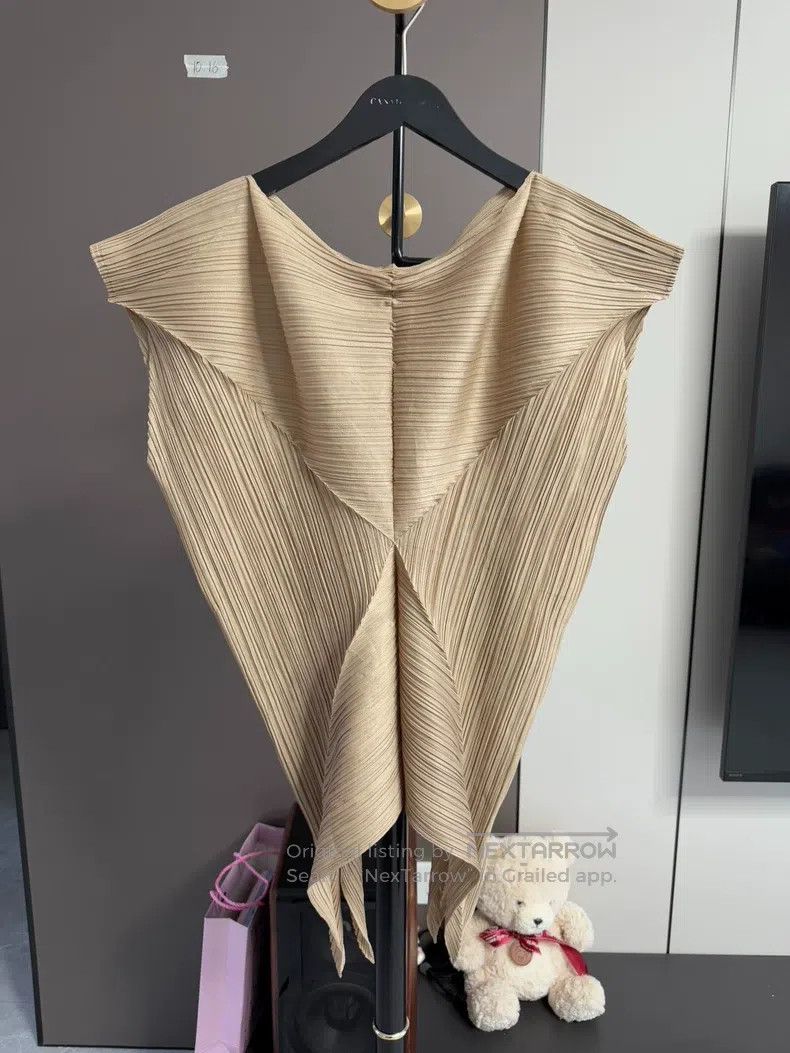 Issey Miyake size:one size Asymmetric Split Hem T-shirt