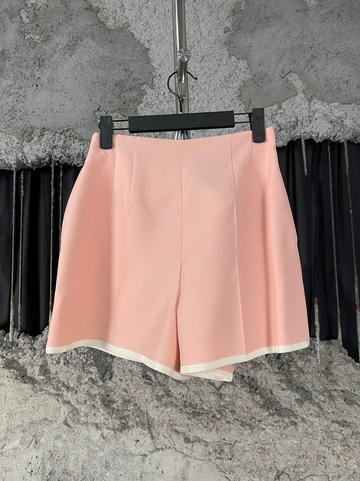 Gucci Gucci 36 Brand New Shorts Size 25" / US 0 / IT 36 - 1 Thumbnail