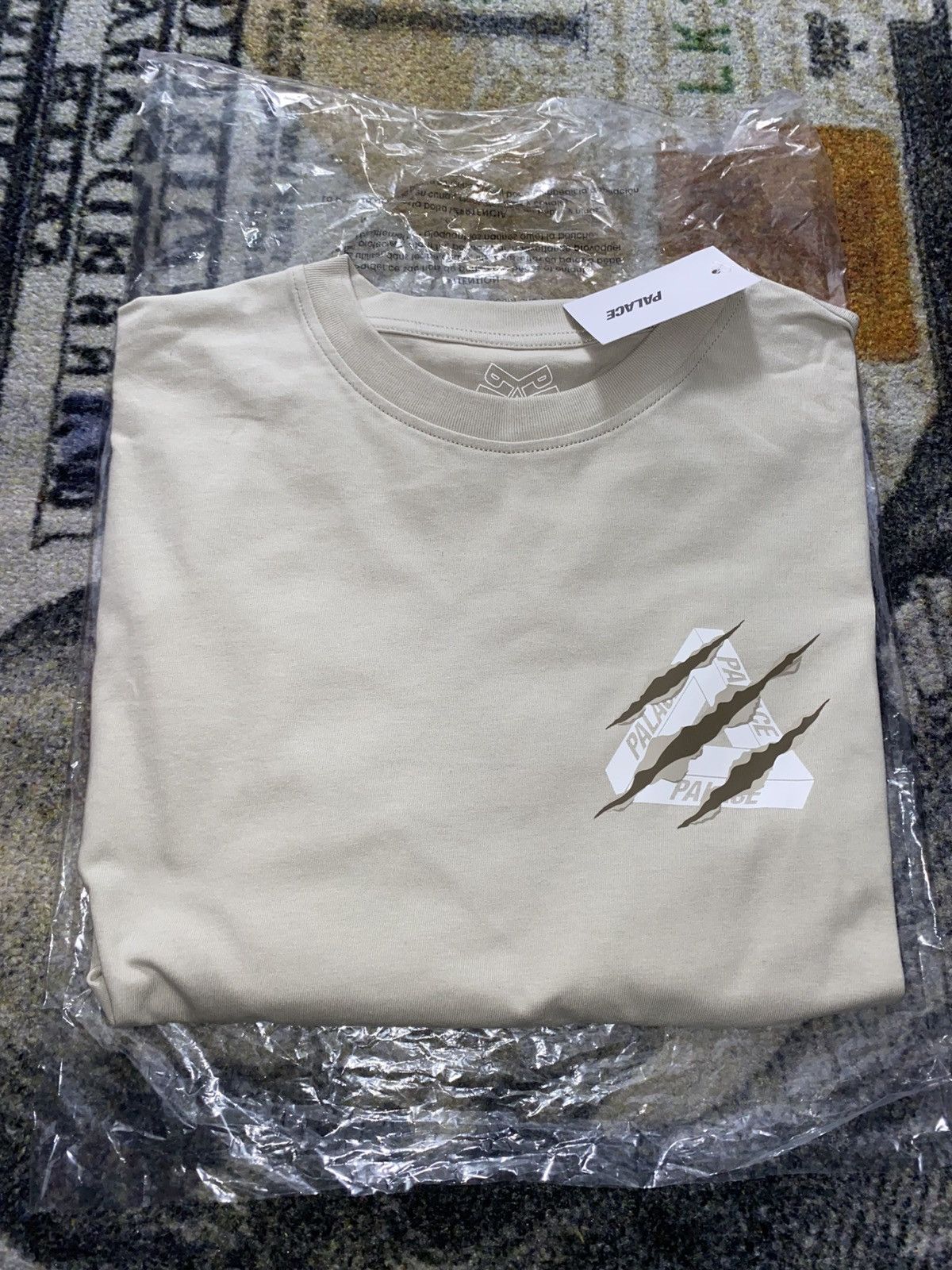 Palace Palace Ripped Tri Ferg T-Shirt Size US L / EU 52-54 / 3 - 1 Thumbnail