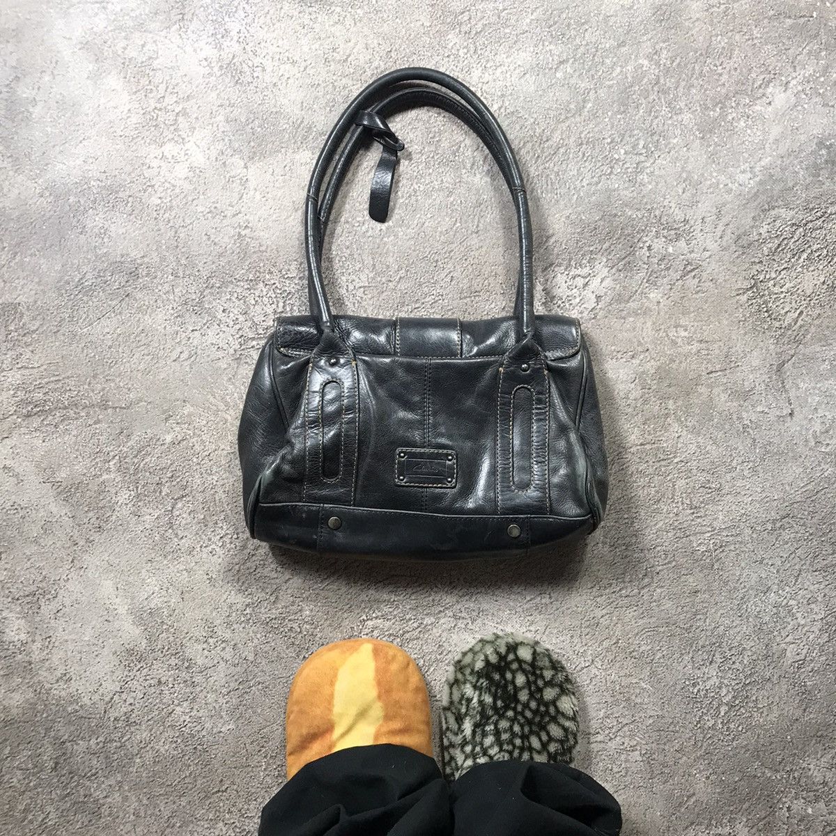 Vintage Vintage Y2K Black Leather Shoulder Bag Streetwear Baggy OS Size ONE SIZE - 1 Thumbnail