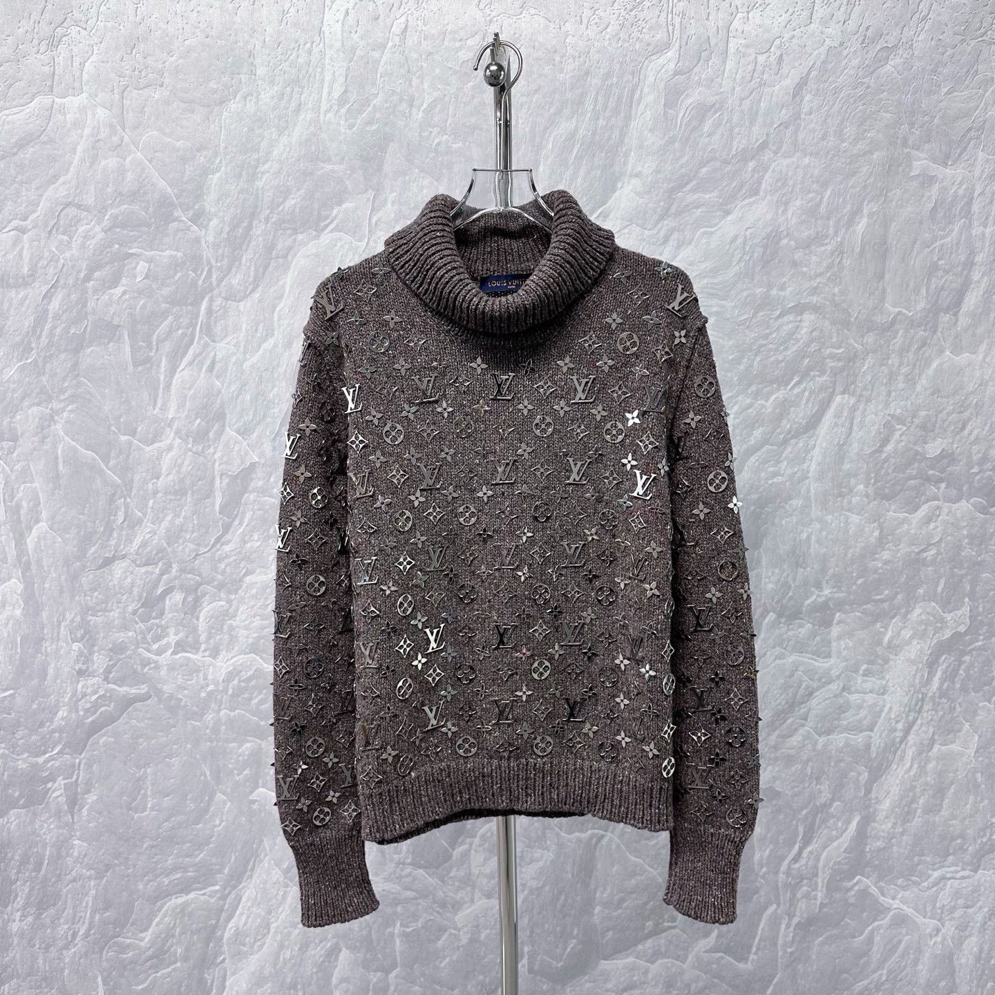 Louis Vuitton Louis Vuitton LV Metal Logo Turtleneck Sweater Size US M / EU 48-50 / 2 - 1 Thumbnail