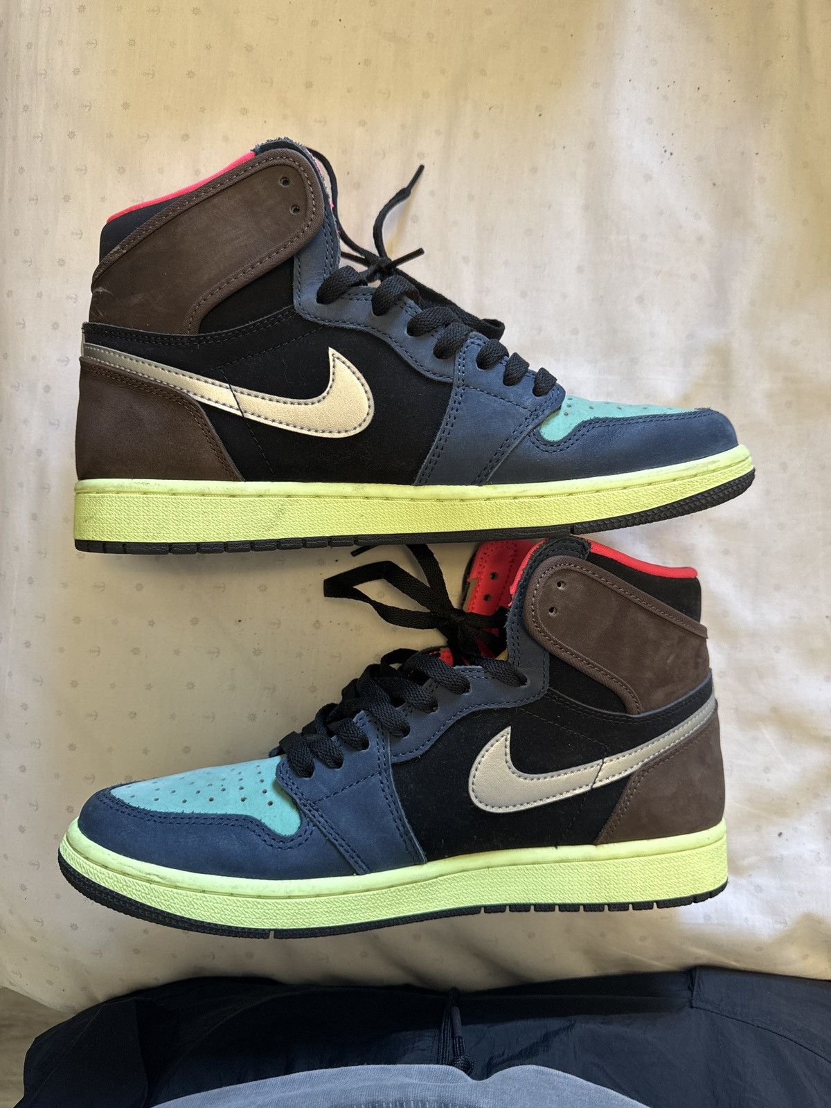 Nike Air Jordan 1 Retro High 'Tokyo Bio Hack' Size US 9.5 / EU 42-43 - 3 Thumbnail