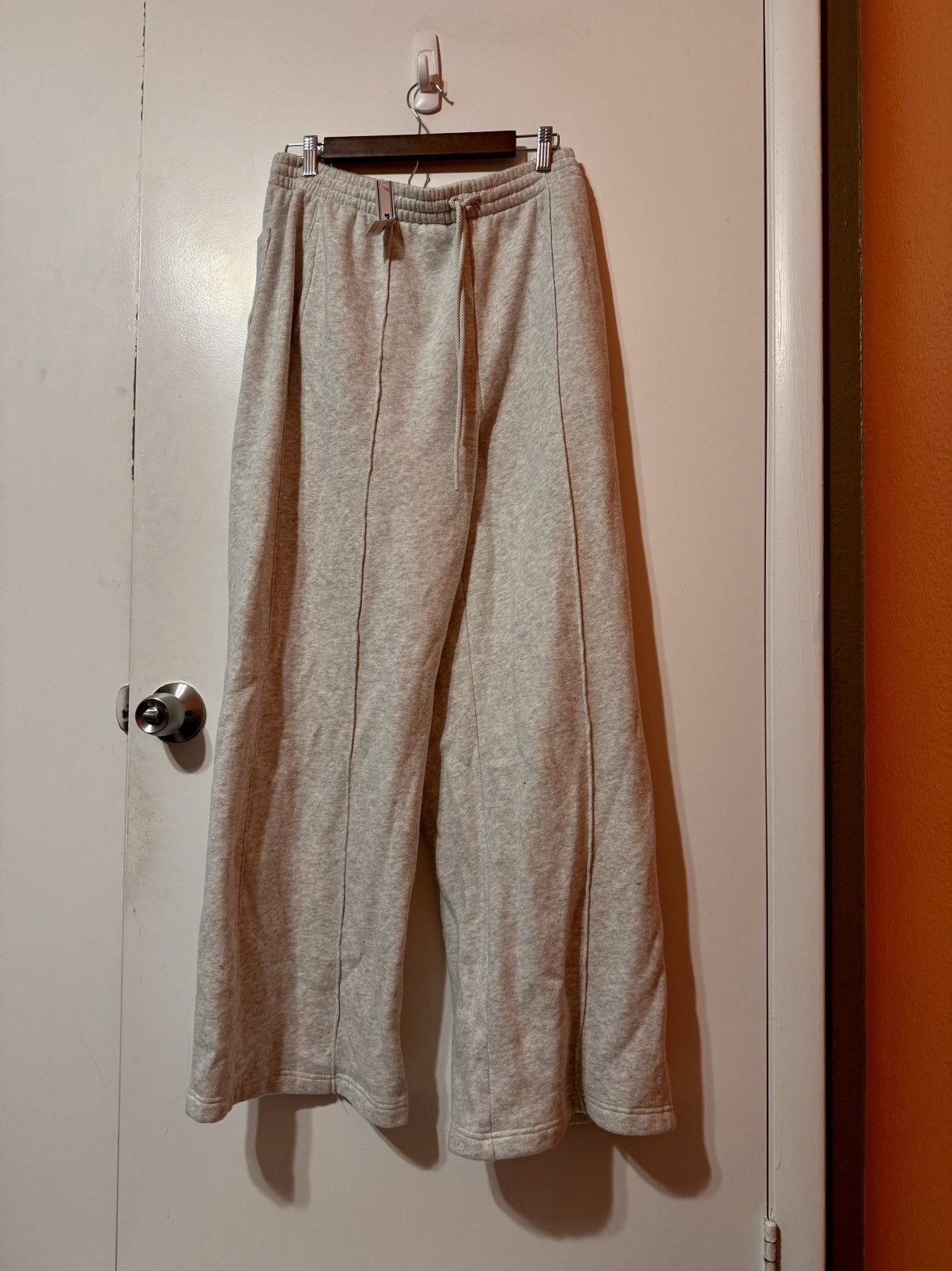 Pink 🩶VICTORIA’S SECRET PINK Large Flared Sweatpants🤍 Size 36" / US 14 / IT 50 - 1 Thumbnail