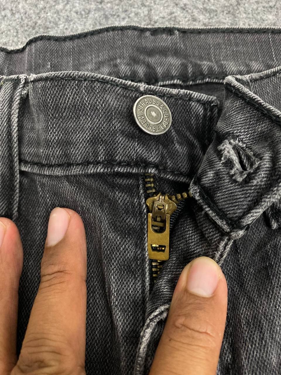 Levi's levis 514 faded black distressed denim Size US 34 / EU 50 - 11 Thumbnail
