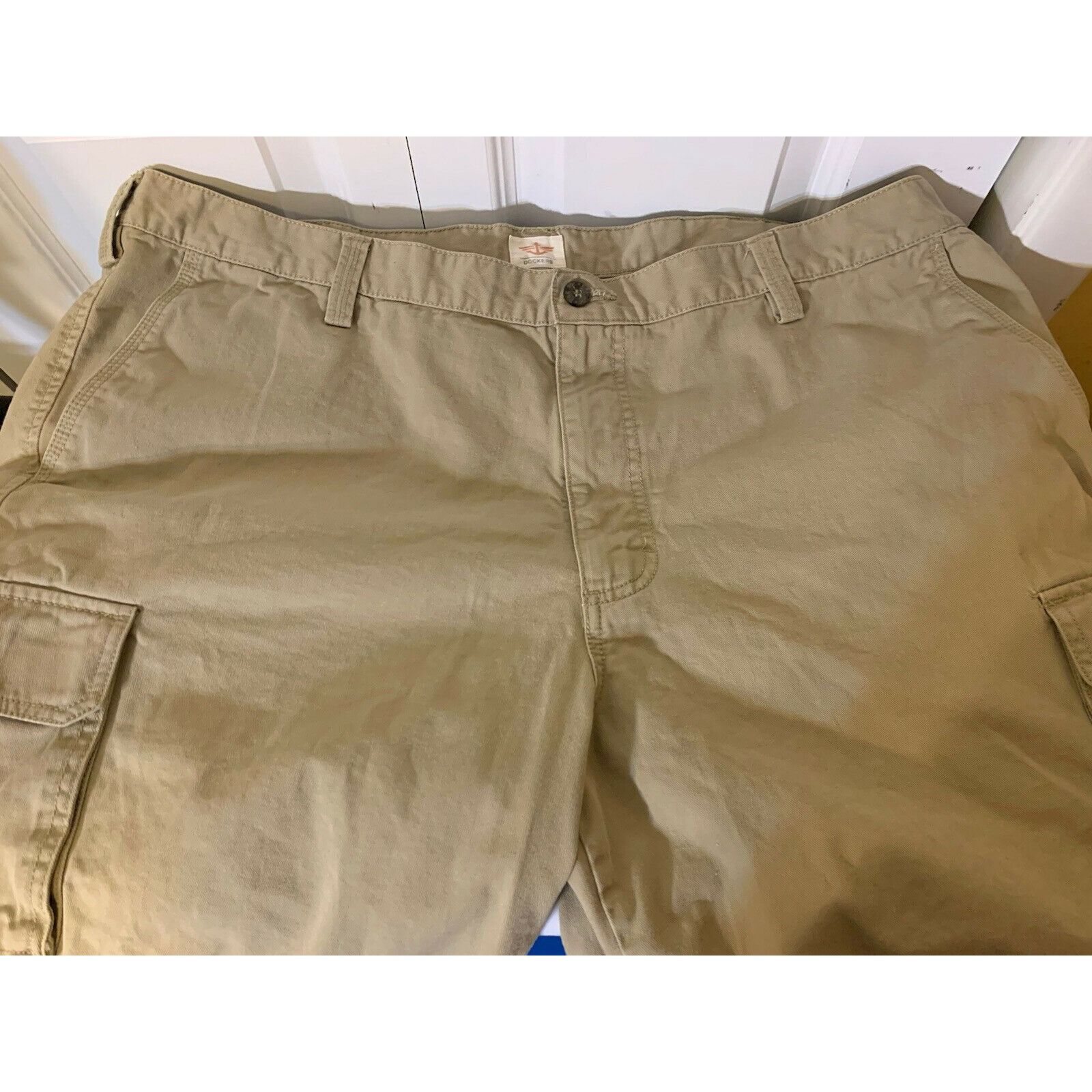 Dockers Dockers Men’s Sz 44 tan Cargo Shorts Cotton Regular Fit Mult Size US 44 / EU 60 - 1 Thumbnail