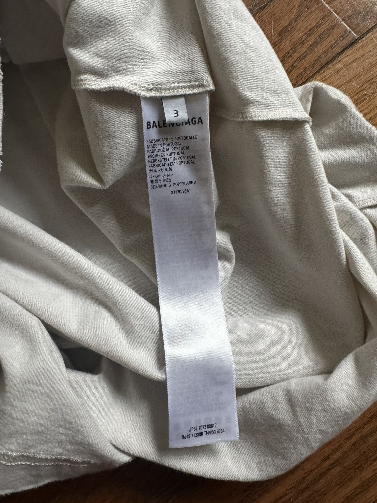 Balenciaga BALENCIAGA 22AW Be different embroidery T-shirt Size US L / EU 52-54 / 3 - 8 Thumbnail