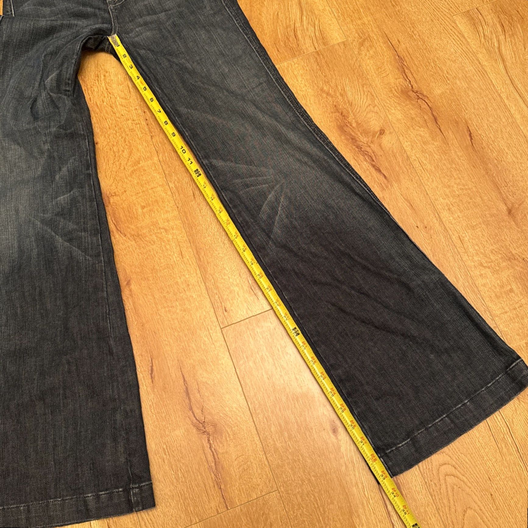 7 For All Mankind 7 For All Mankind Jeans Womens 26 Medium Wash Button Fly Flare Leg Denim Blue Regular 5-Pocket Design Womens Jeans Size 26" / US 2 / IT 38 - 7 Thumbnail