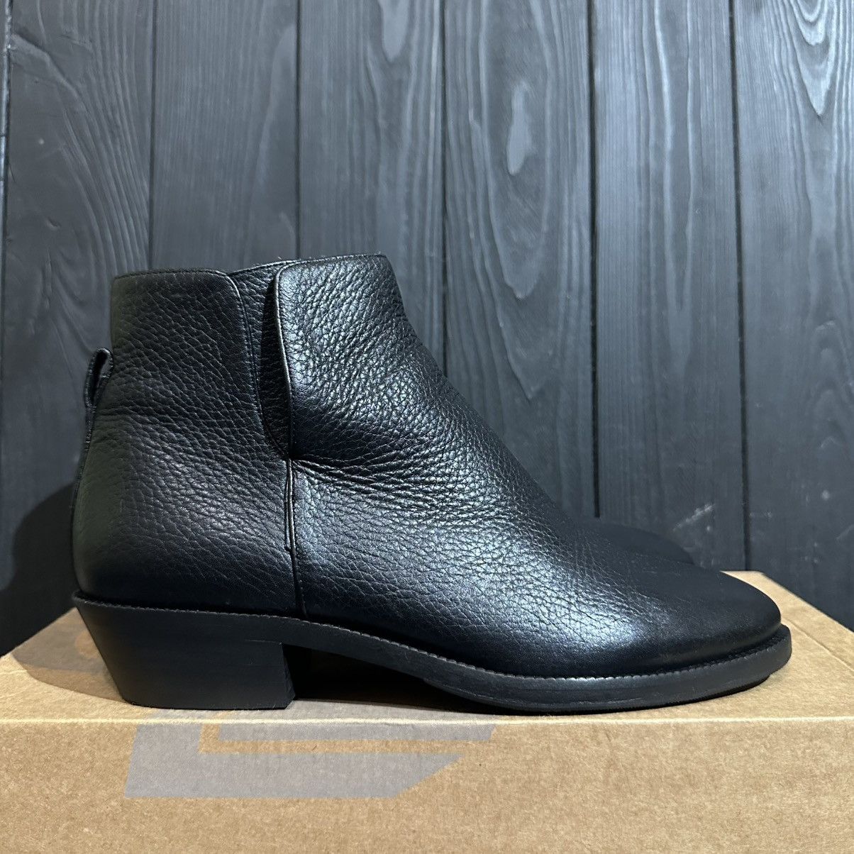 Valentino Valentino Garavani Women’s Leather Boots size 36.5 Size US 6.5 / IT 36.5 - 1 Thumbnail