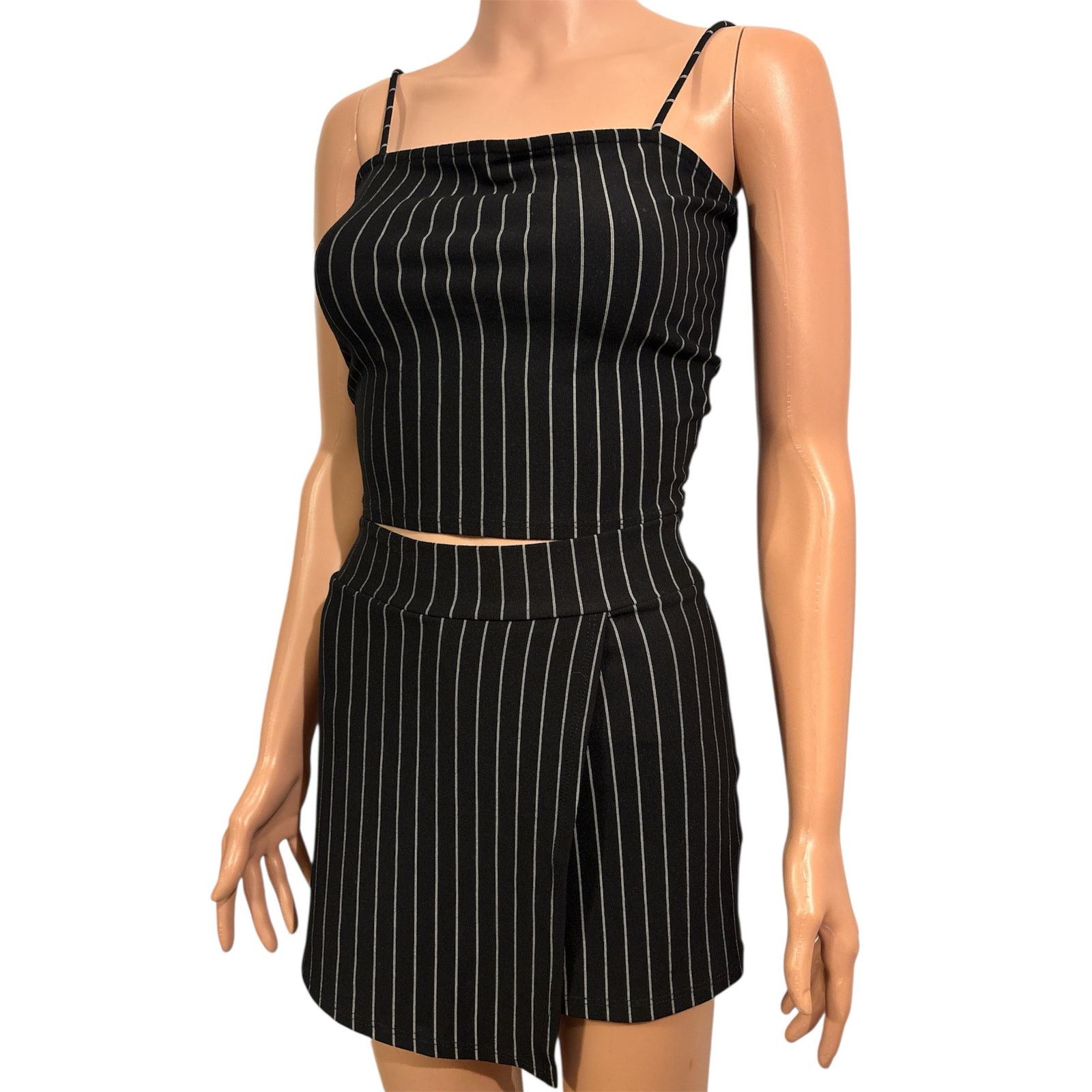 The Unbranded Brand Luv Liz 2 Piece Pinstripe Outfit Size Small Size S / US 4 / IT 40 - 1 Thumbnail