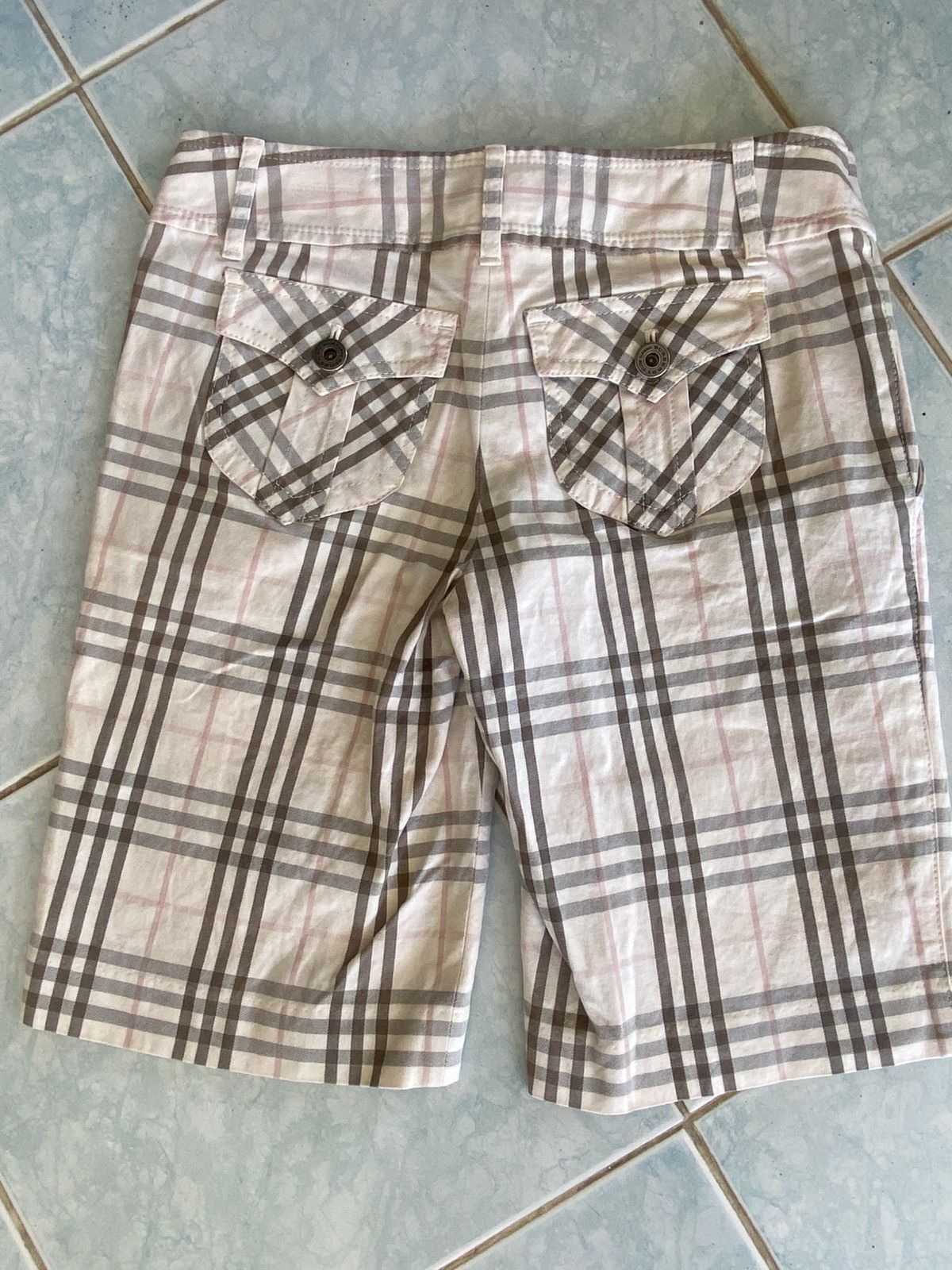 Burberry Burberry Blue Label nova check shorts pink accent stripe. Size 28" / US 6 / IT 42 - 6 Thumbnail