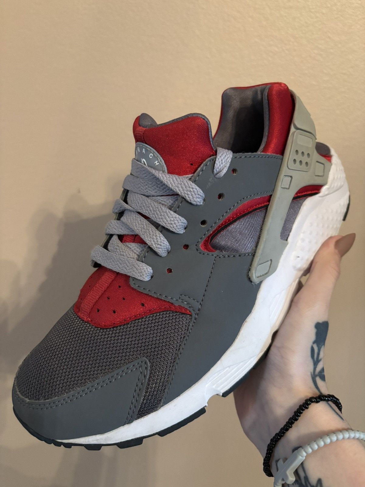 Nike Nike Huarache Run GS Size US 6.5 / EU 39-40 - 1 Thumbnail