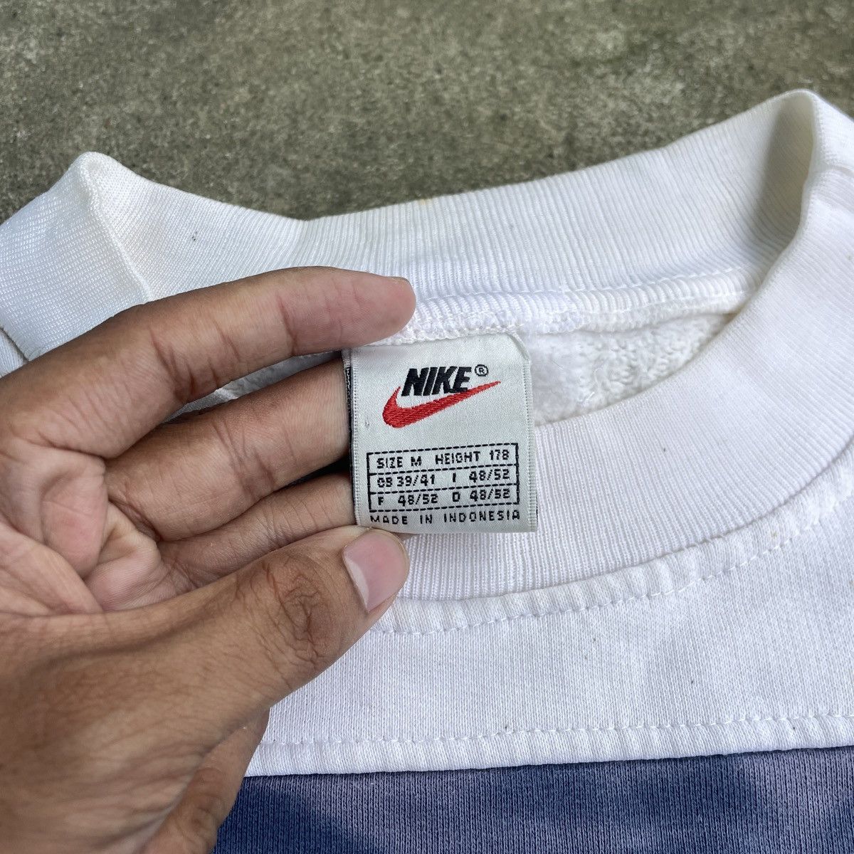 Nike Vintage 90s Nike Town San Francisco Size US M / EU 48-50 / 2 - 3 Thumbnail