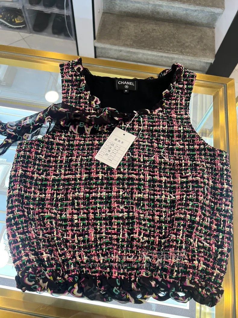 Chanel Chanel Silk small fragrance style vest Size XS / US 0-2 / IT 36-38 - 1 Thumbnail