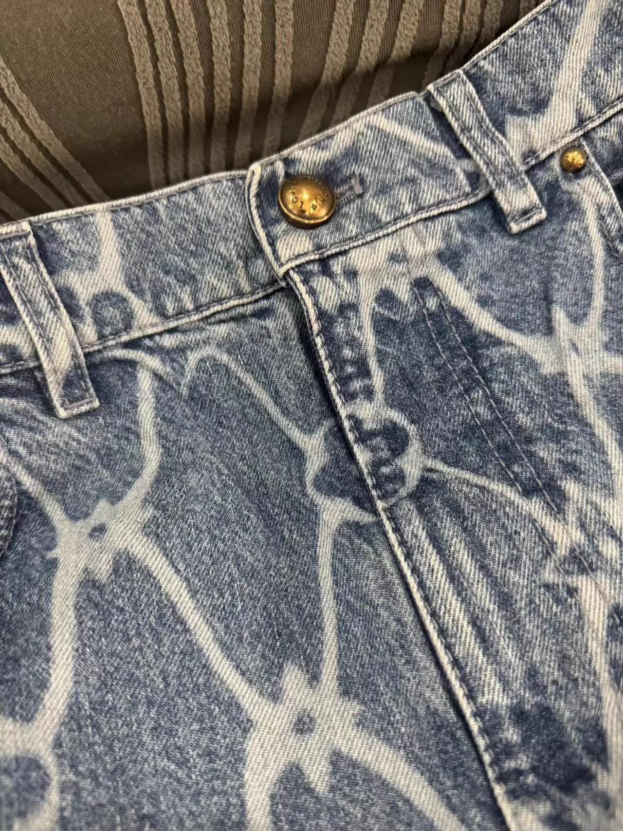 Louis Vuitton LV New Denim Shorts Size US 33 - 2 Thumbnail