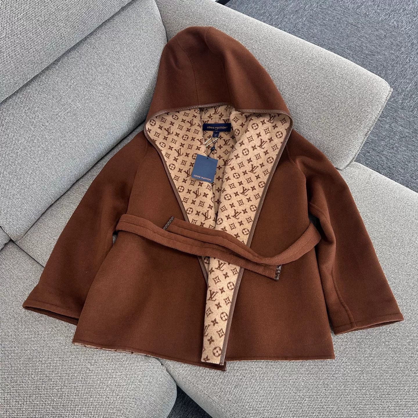 Louis Vuitton Louis Vuitton FW24 Wrap Belted Cashmere Coat Size US S / EU 44-46 / 1 - 1 Thumbnail