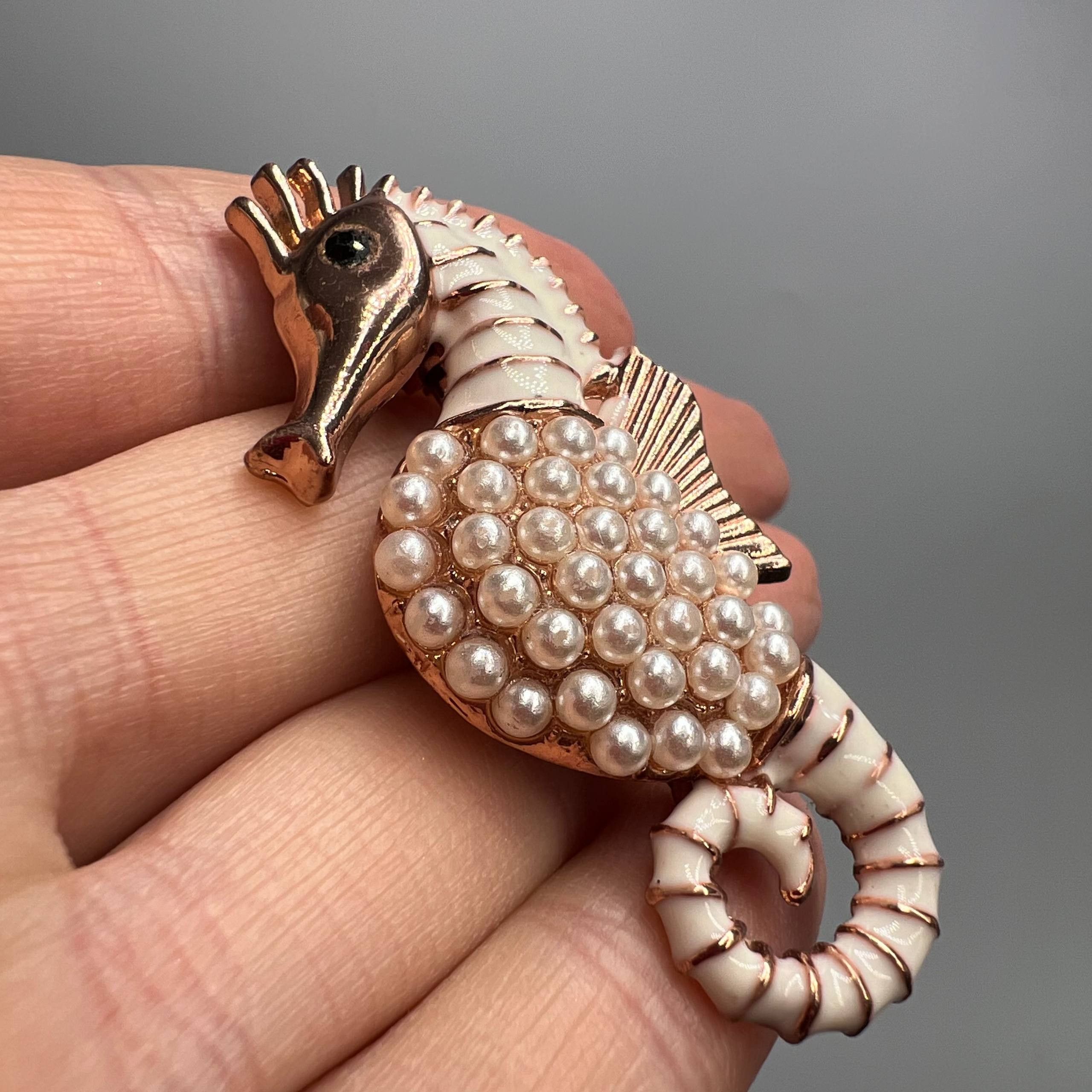 Vintage Vintage Seahorse Brooch Gold Tone Pearl Enamel Pin Size ONE SIZE - 7 Thumbnail