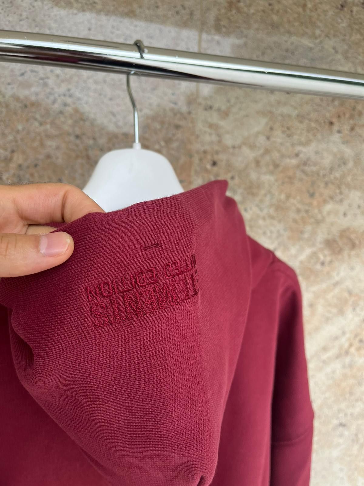 Vetements Anarchy Gothic Logo Hoodie in Bordeaux Size US L / EU 52-54 / 3 - 19 Thumbnail