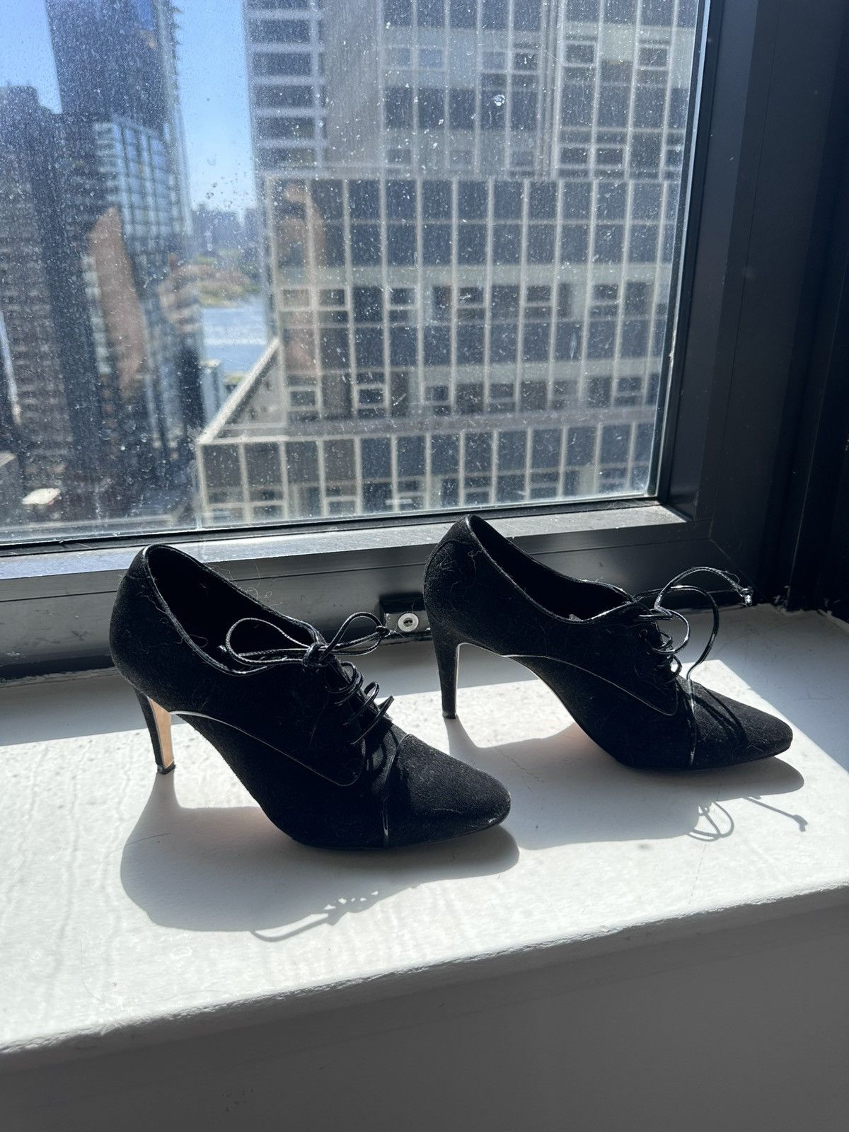 Manolo Blahnik Manolo Blahnik lace detailed heels Size US 7 / IT 37 - 3 Thumbnail