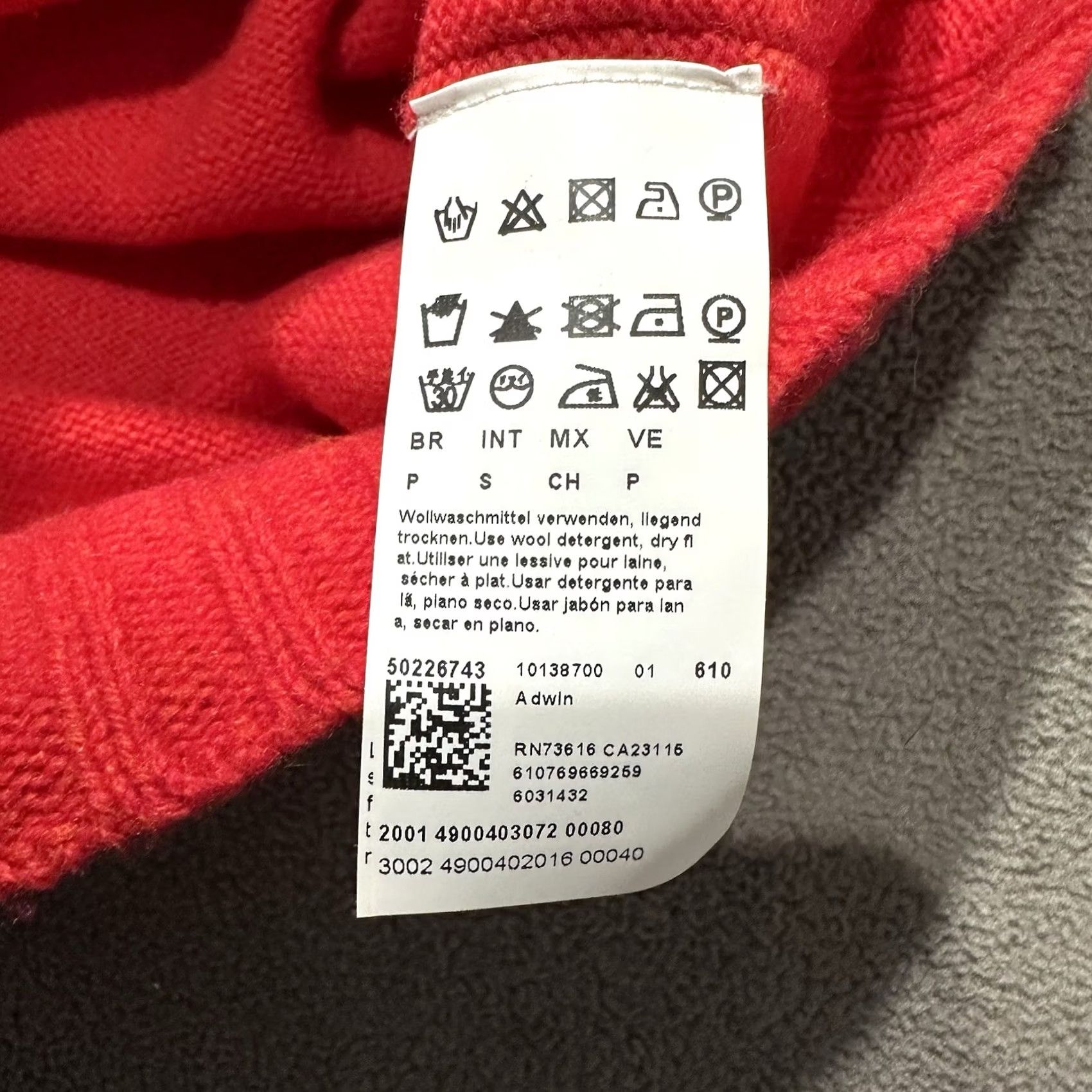 Hugo Boss HUGO BOSS Sweater Mens S Red Virgin Wool Crew Neck Knit Inside Out Seam Size US S / EU 44-46 / 1 - 5 Thumbnail