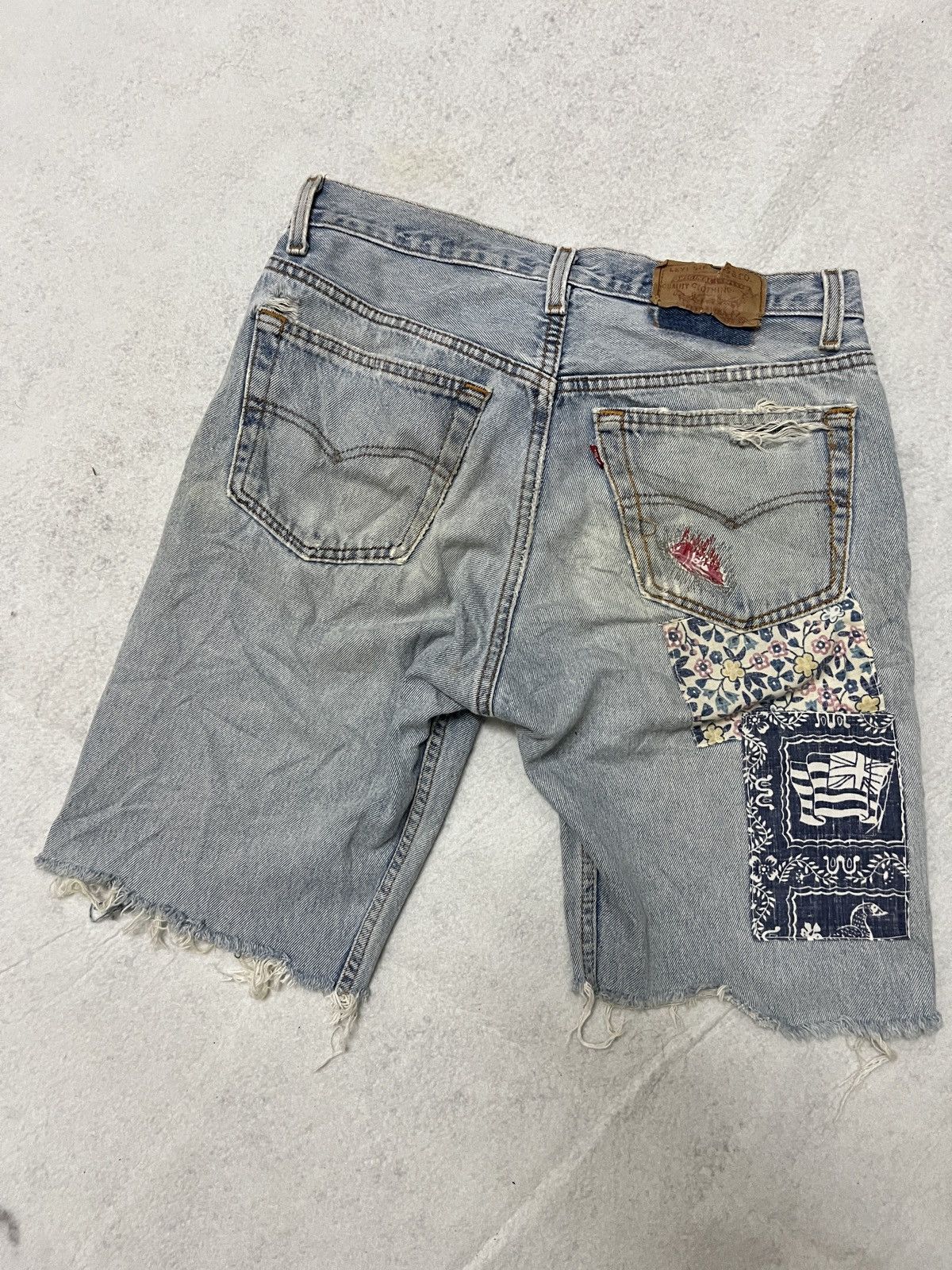 Levi's Made & Crafted 526. Vintage Levi’s 501 x Reyn Spooner Hawaiian Patch Shorts Size US 32 / EU 48 - 2 Thumbnail