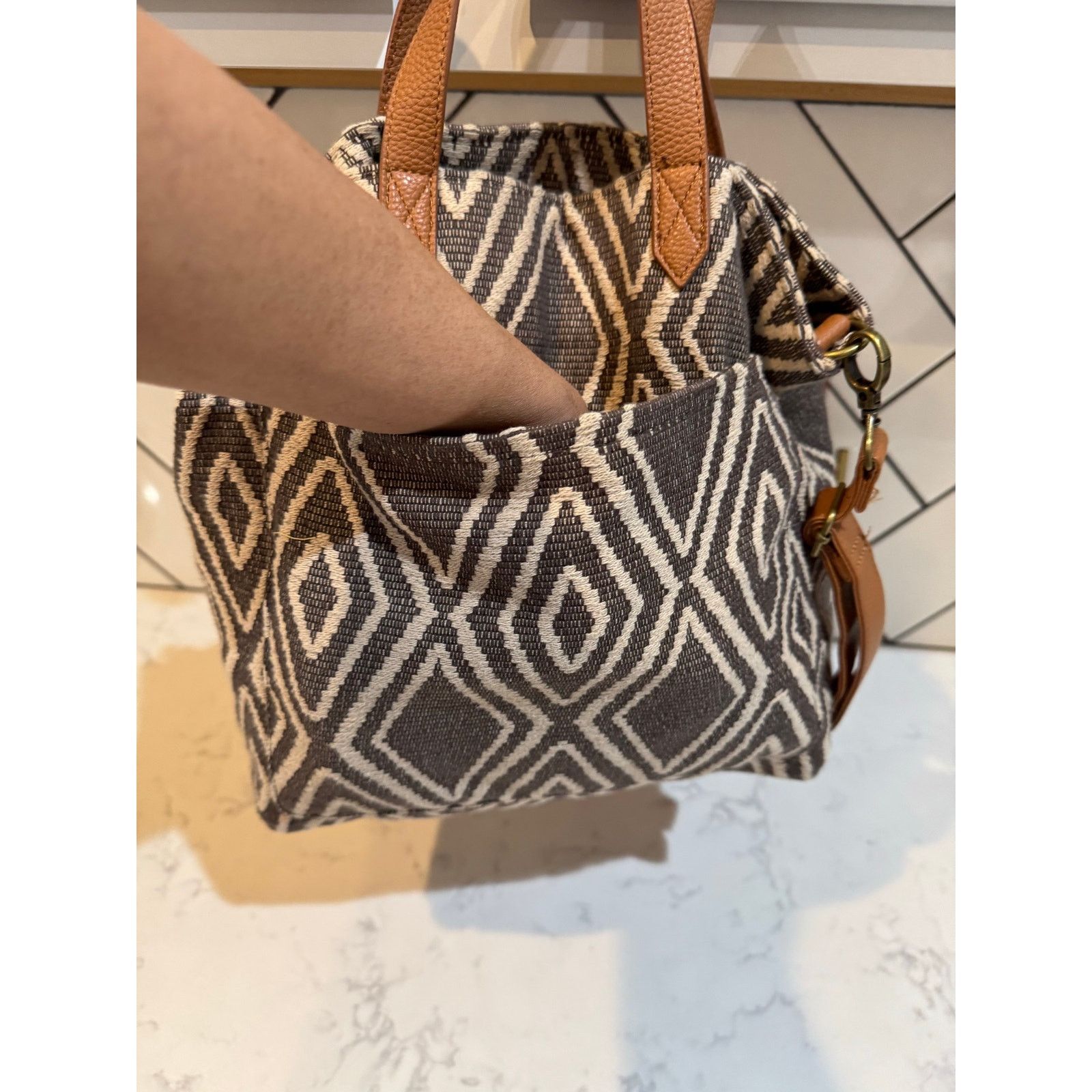Other Thirty-One Gifts geometric diamond woven crossbody tote bag Size ONE SIZE - 10 Thumbnail