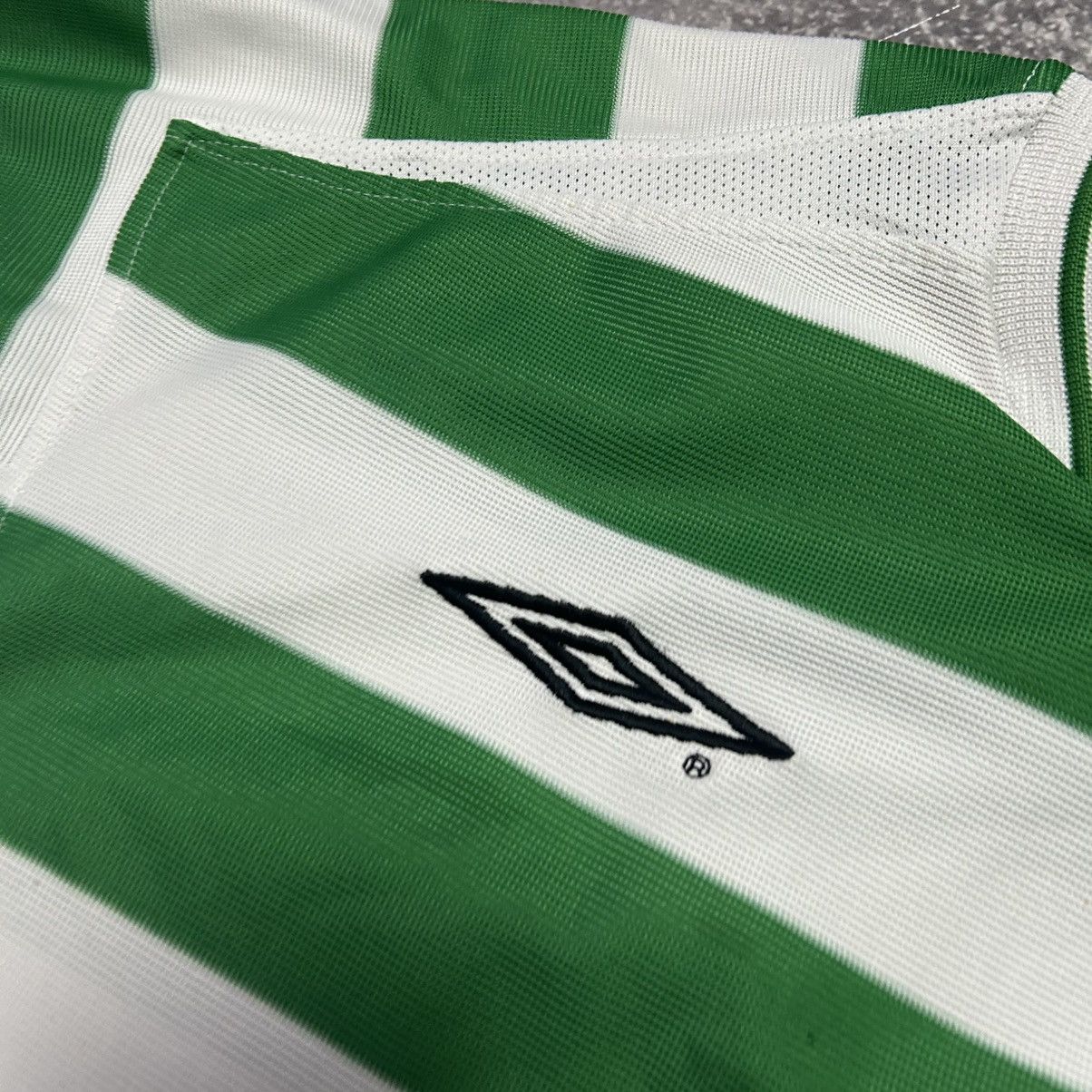 Umbro Vintage Umbro Celtic 2001 Home soccer jersey size M Size US M / EU 48-50 / 2 - 3 Thumbnail
