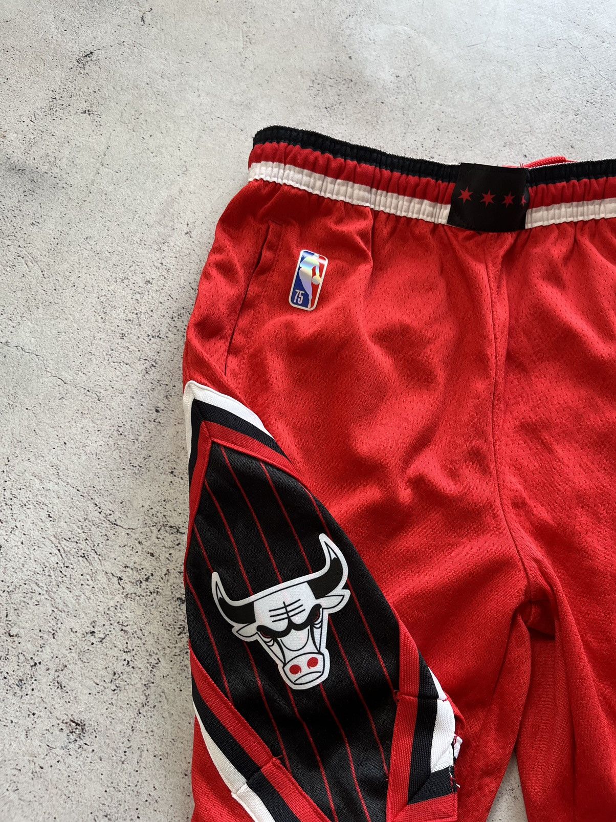 Nike Nike Chicago Bulls NBA Basketball Short Size S Size US 30 / EU 46 - 2 Thumbnail