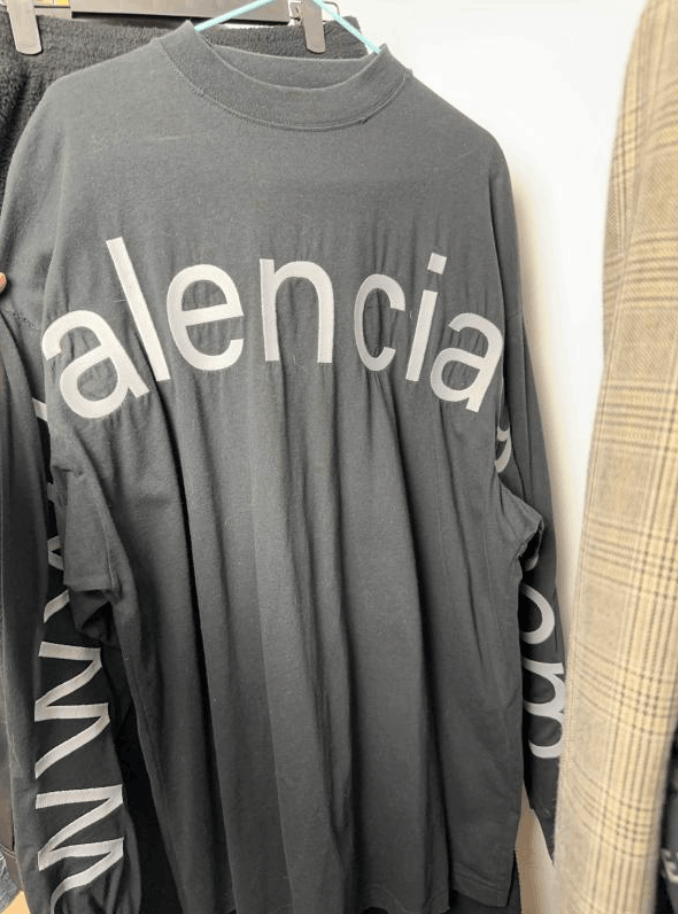 Balenciaga Balenciaga Oversized Long-Sleeve T-Shirt 1M Size US S / EU 44-46 / 1 - 1 Thumbnail