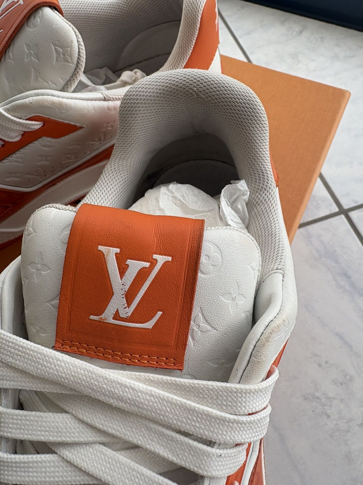 Louis Vuitton Louis vuitton trainer orange blanc signature #54 size 9 Size US 9 / EU 42 - 13 Thumbnail