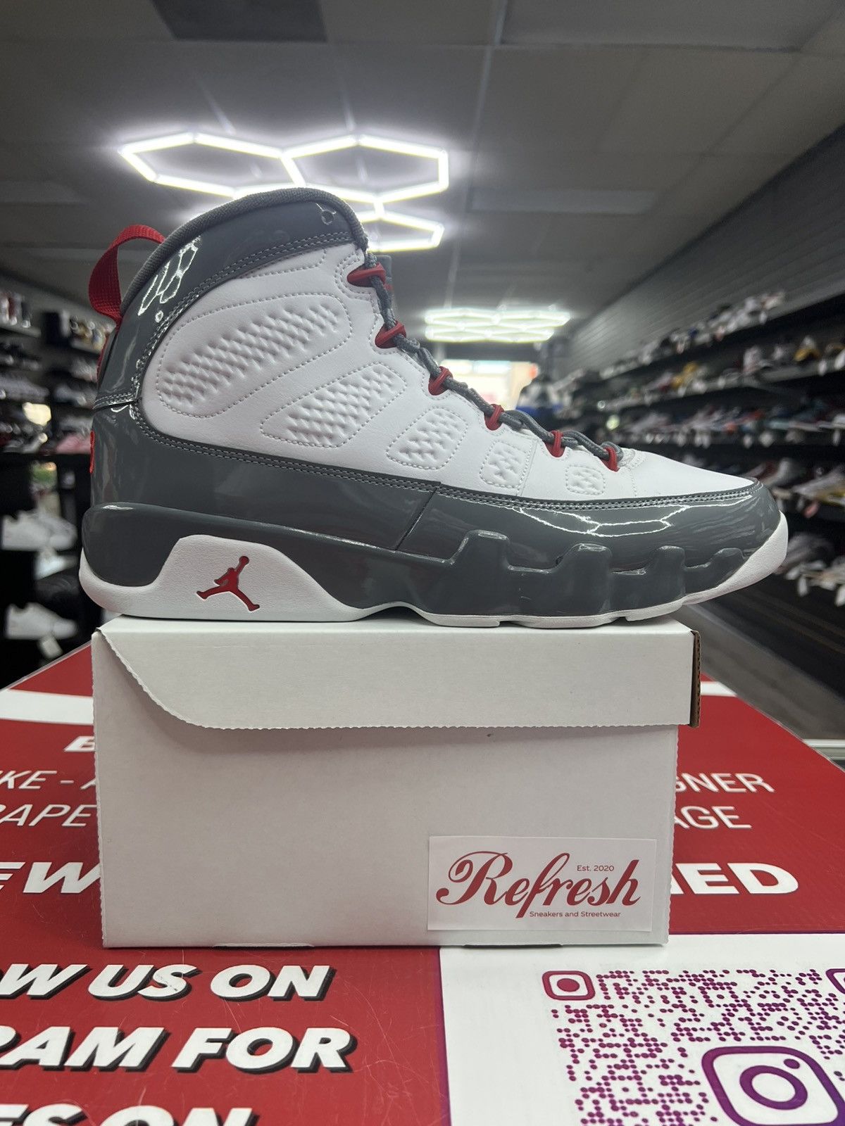Jordan Brand Air Jordan 9 Fire Red Size 9.5 Size US 9.5 / EU 42-43 - 1 Thumbnail
