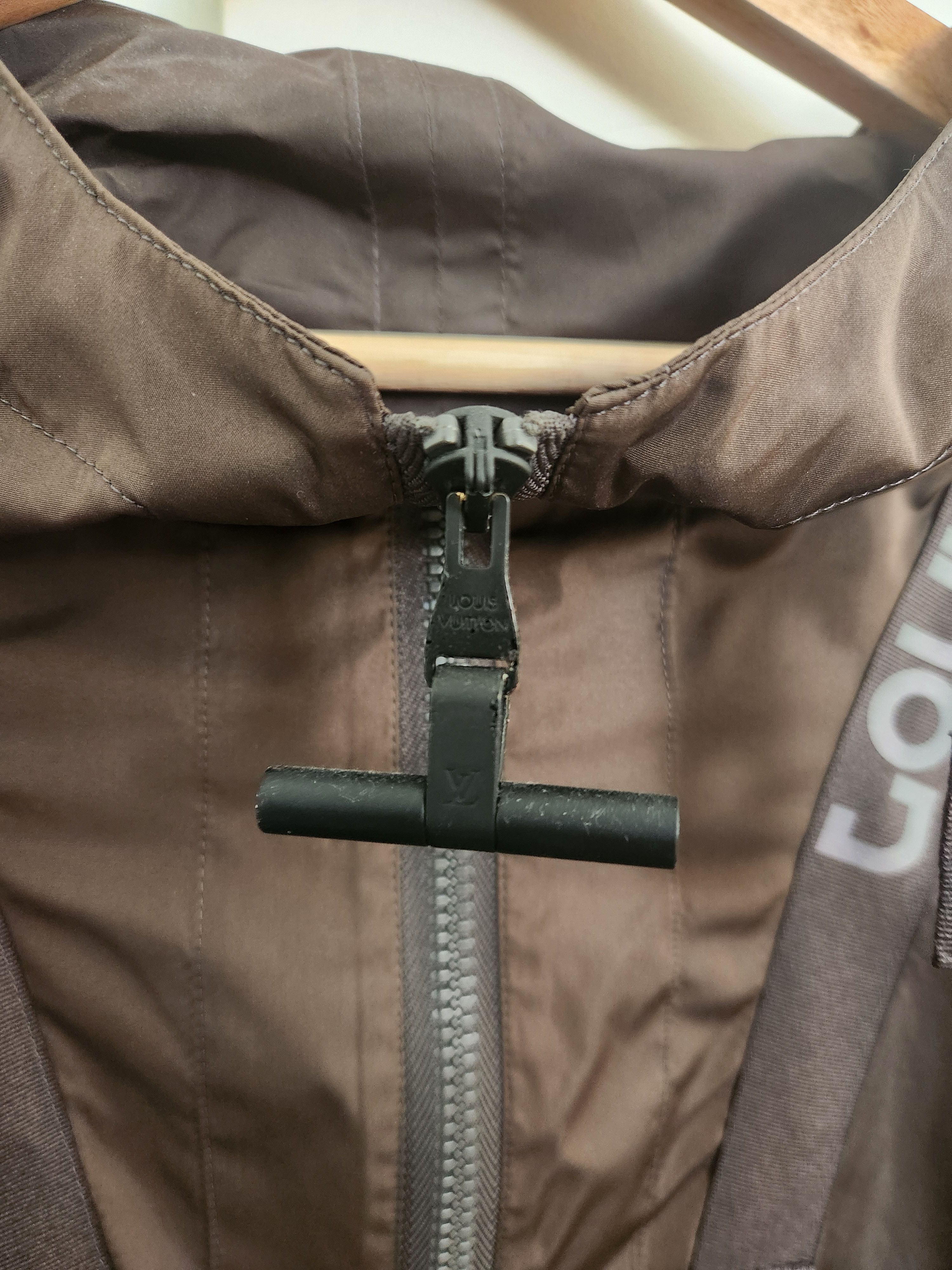 Louis Vuitton LV Light weight spray jacket light brown oversize fit Size US S / EU 44-46 / 1 - 6 Thumbnail